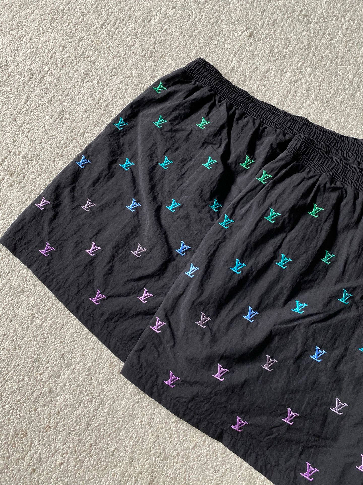 Louis Vuitton  运动短裤服装 7