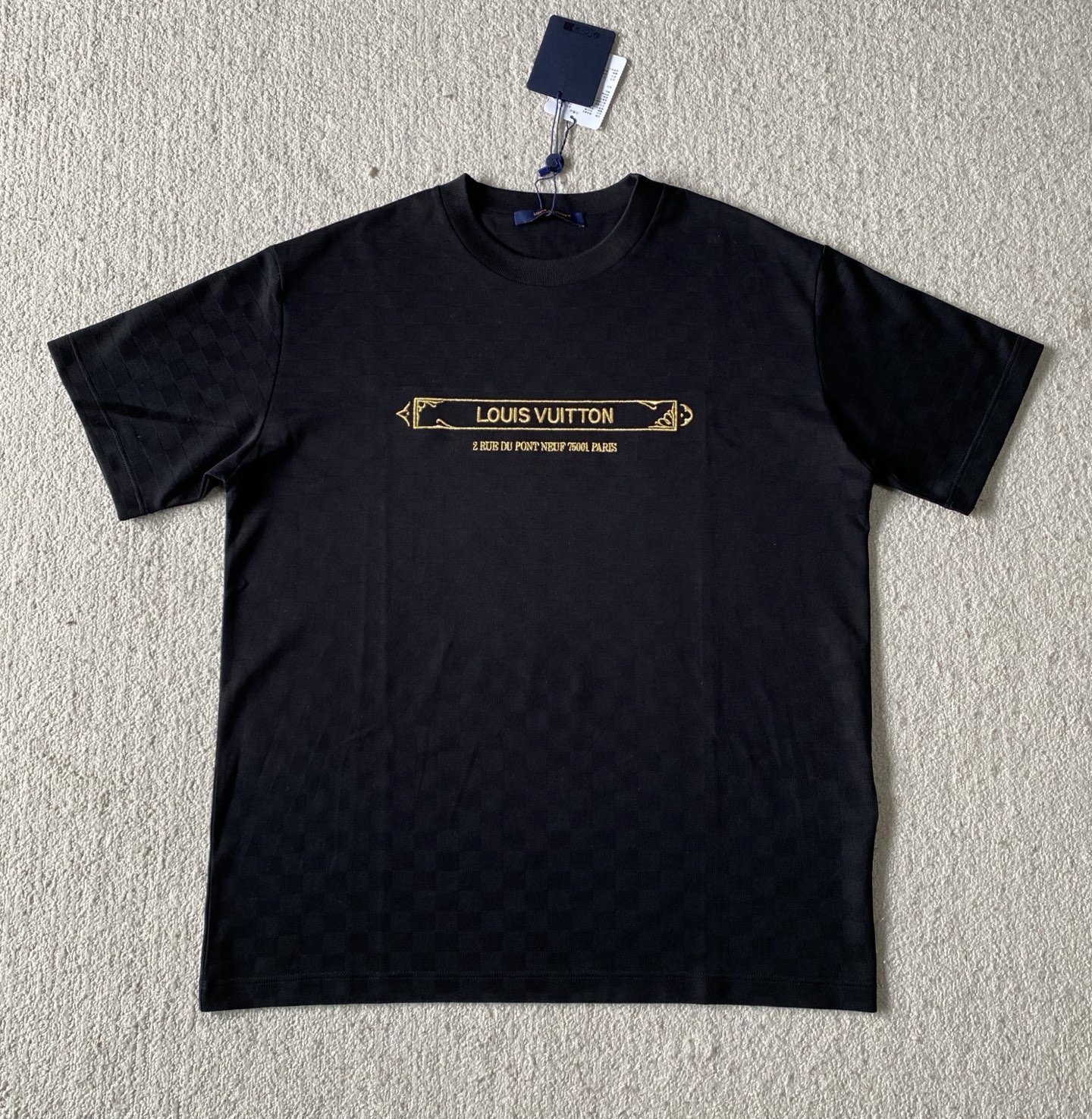 Louis*V…🆕原版级🆕金框刺绣圆领短袖

⚠原¥ 8,900购买；...