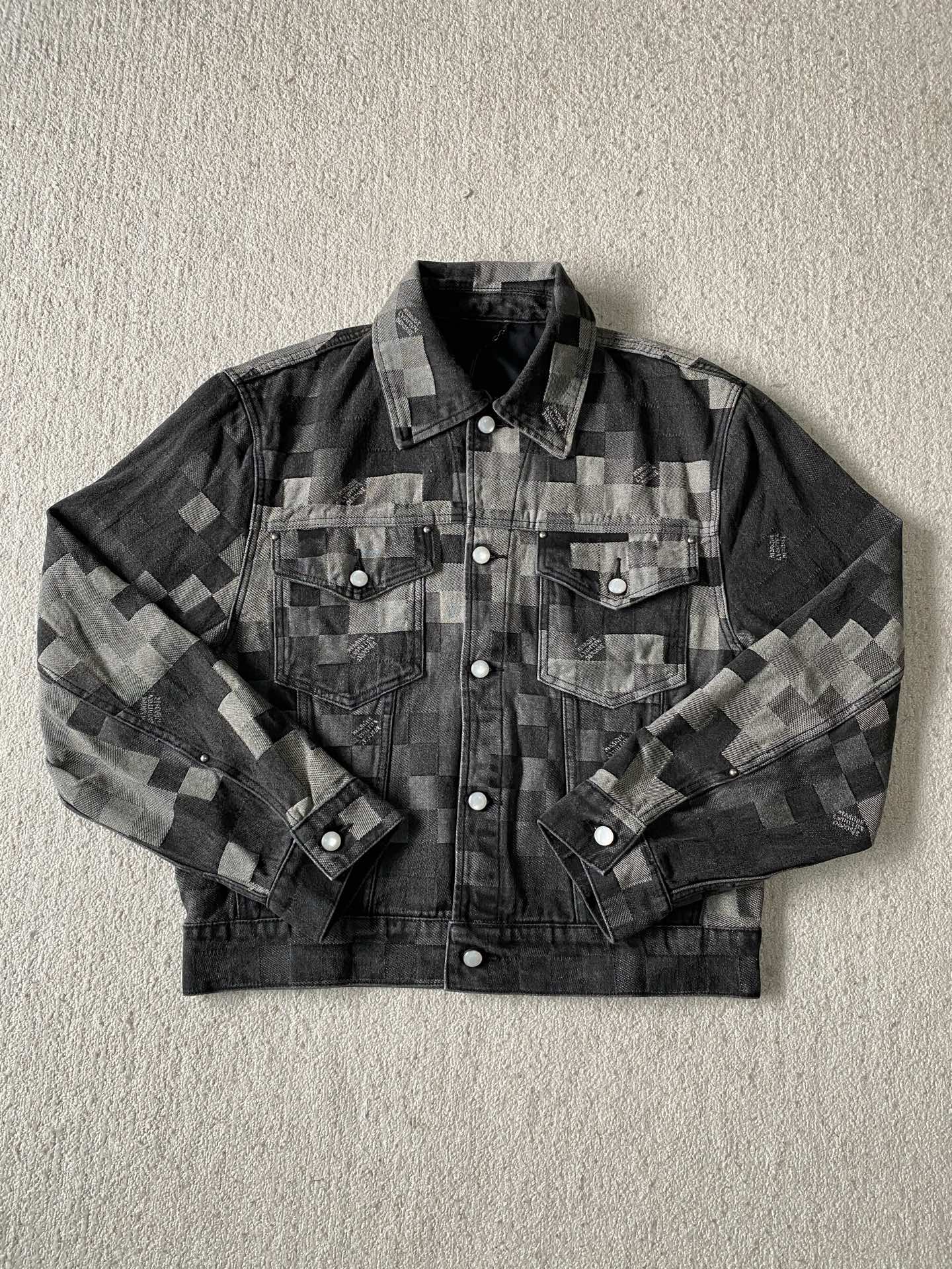 Louis*V…🆕原版级🆕黑马赛克牛仔套装•外套 

⚠原¥24,900...