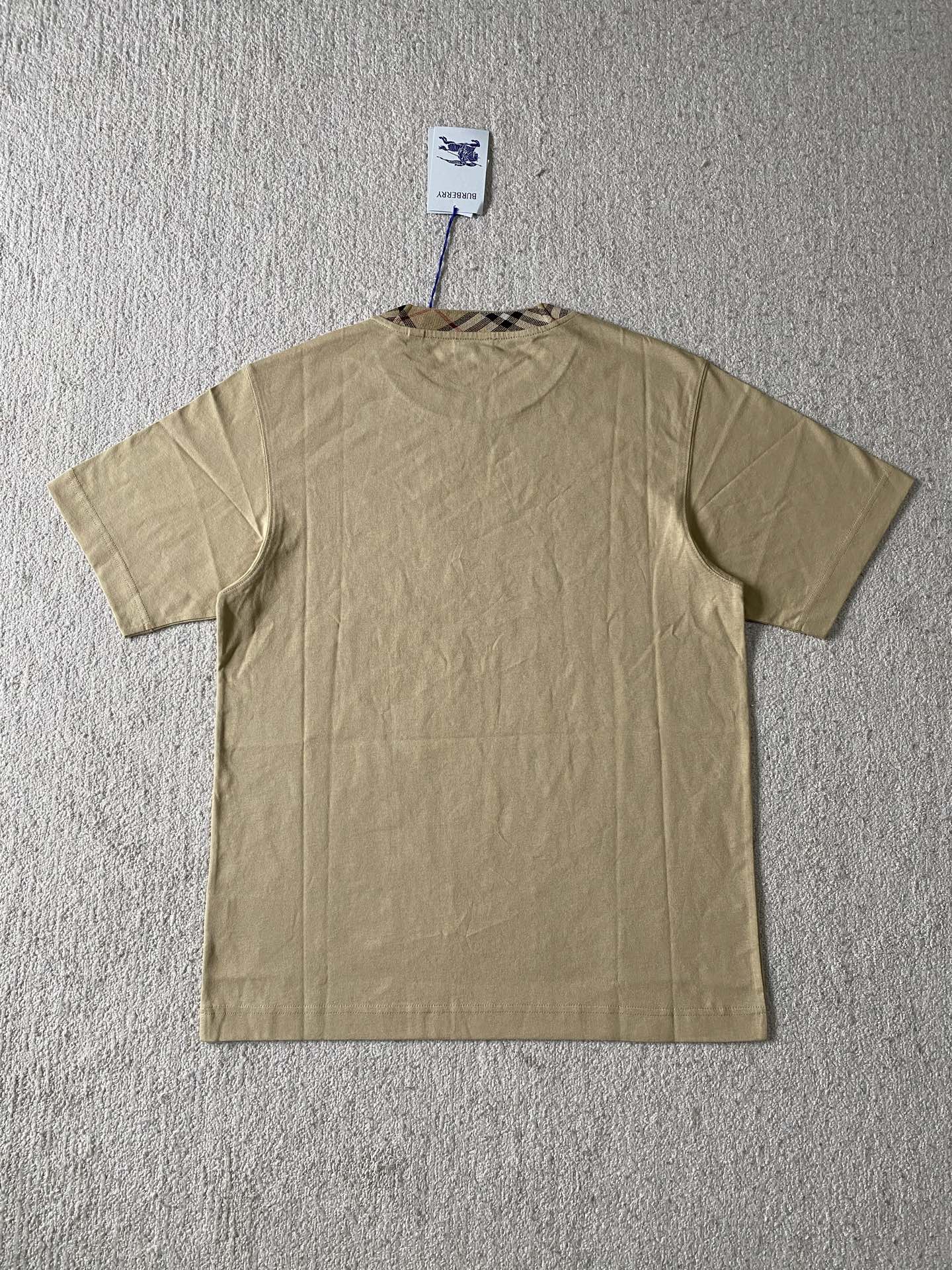 Burberry  短袖服装 8