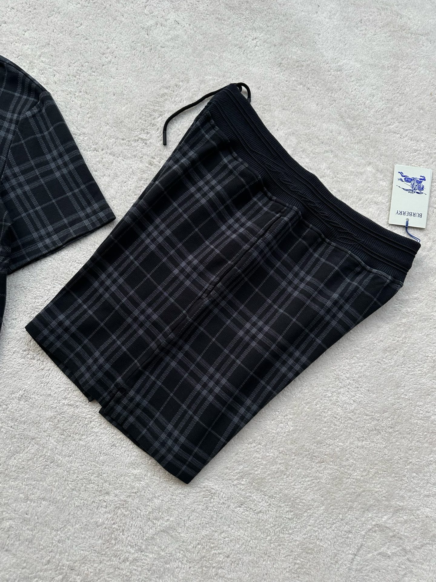 Burberry  服装服装 3