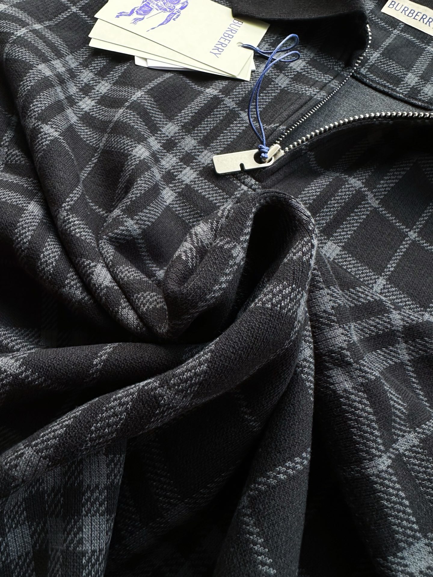 Burberry  服装服装 9