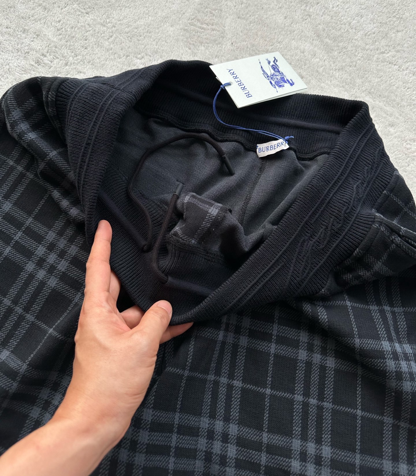 Burberry  服装服装 6