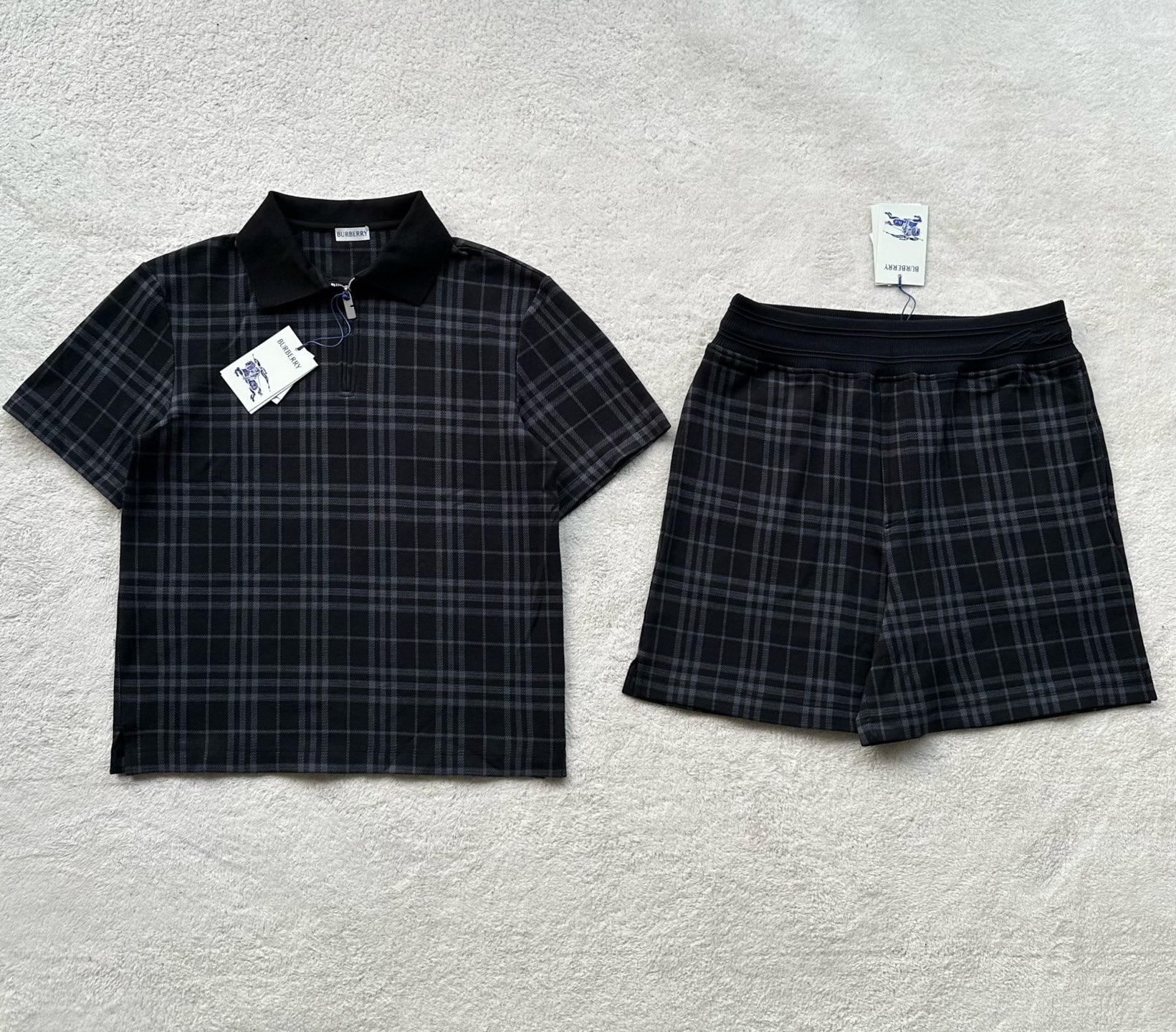 Burberry  服装服装 1