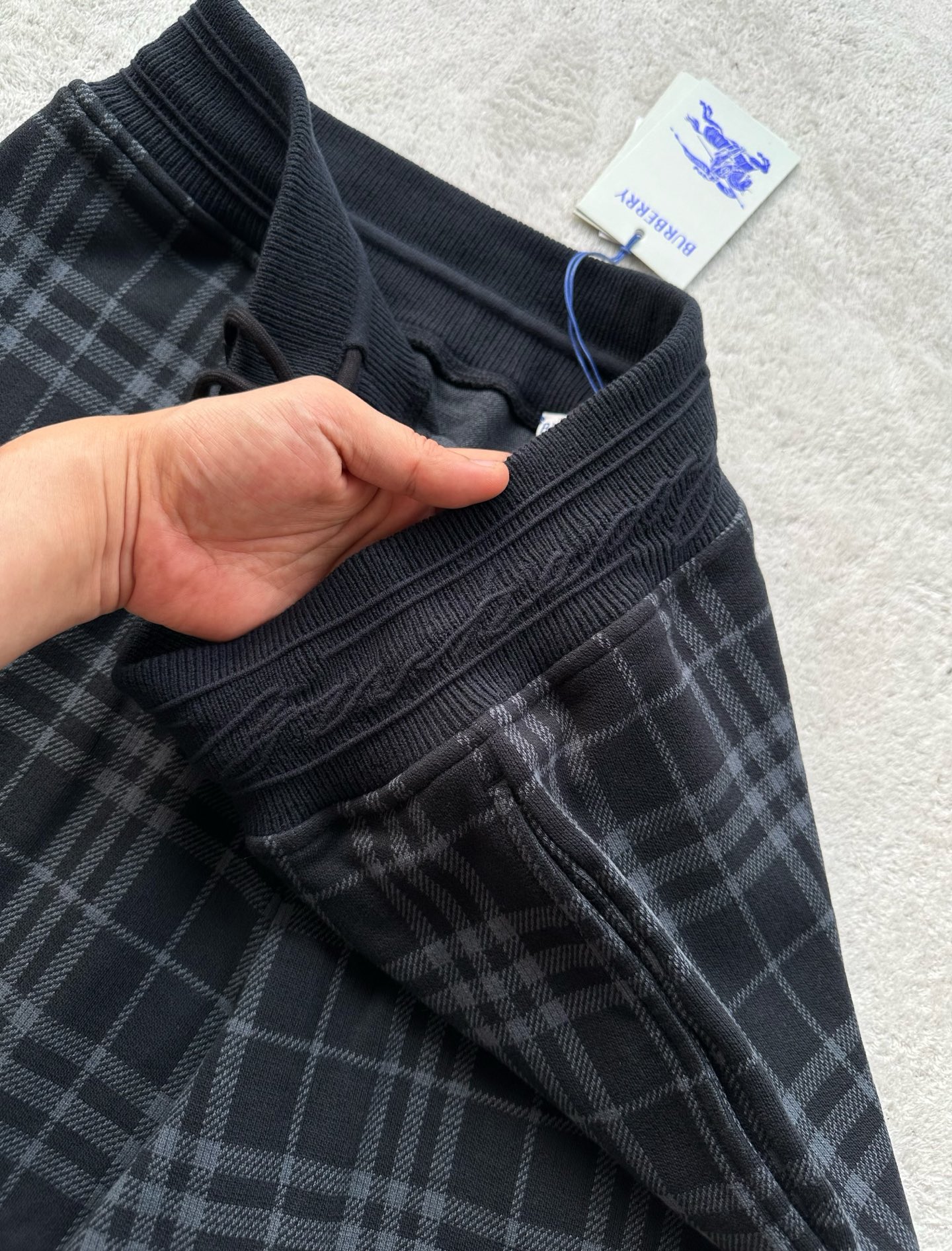 Burberry  服装服装 4