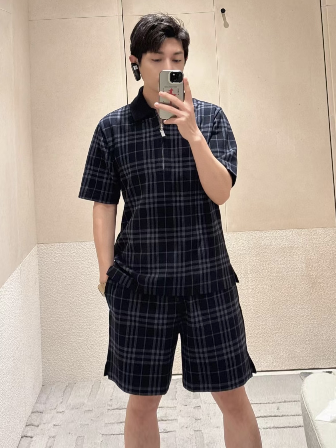 Burberry  服装服装 9