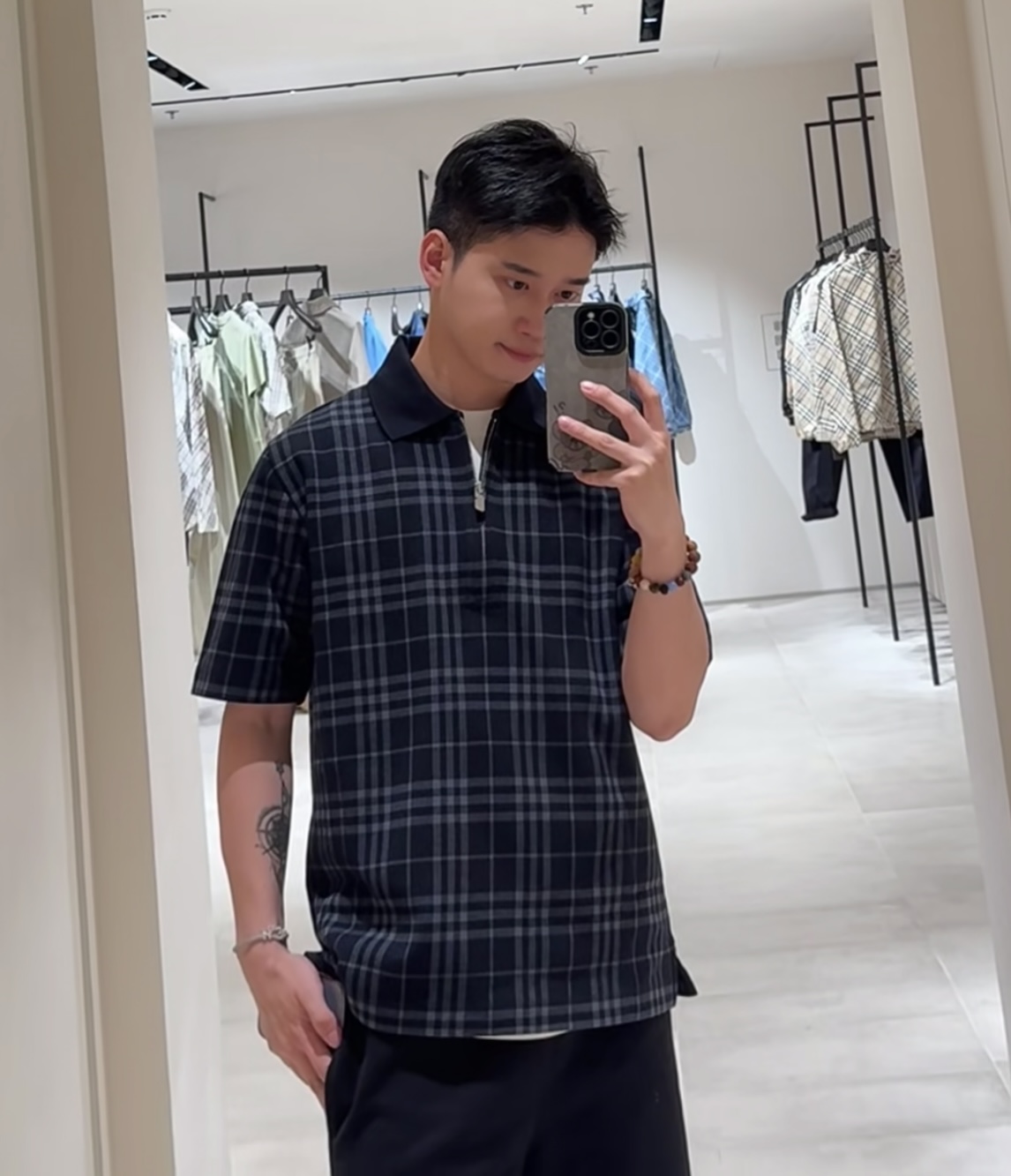 Burberry  服装服装 8