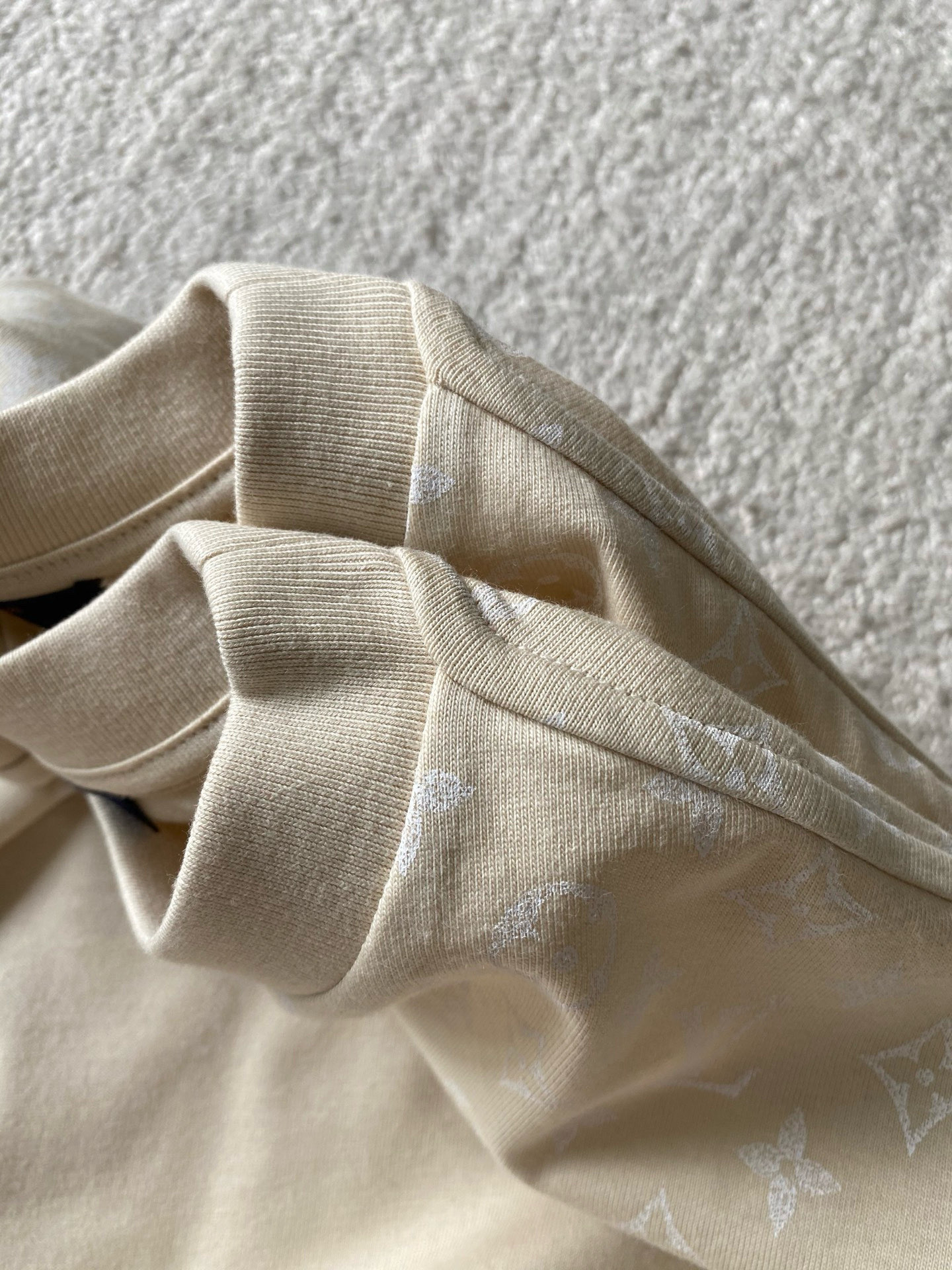 Louis Vuitton  短袖服装,包 9