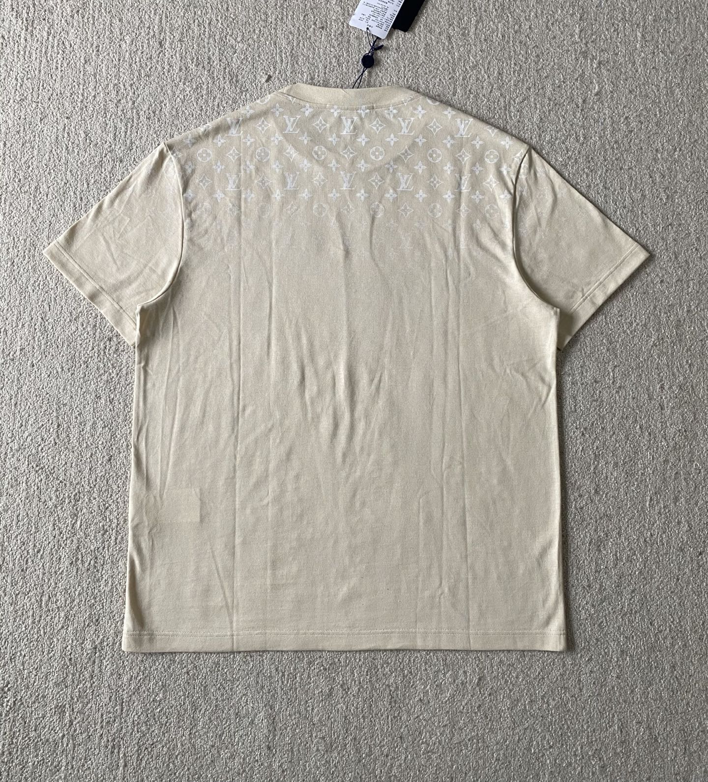 Louis Vuitton  短袖服装,包 2