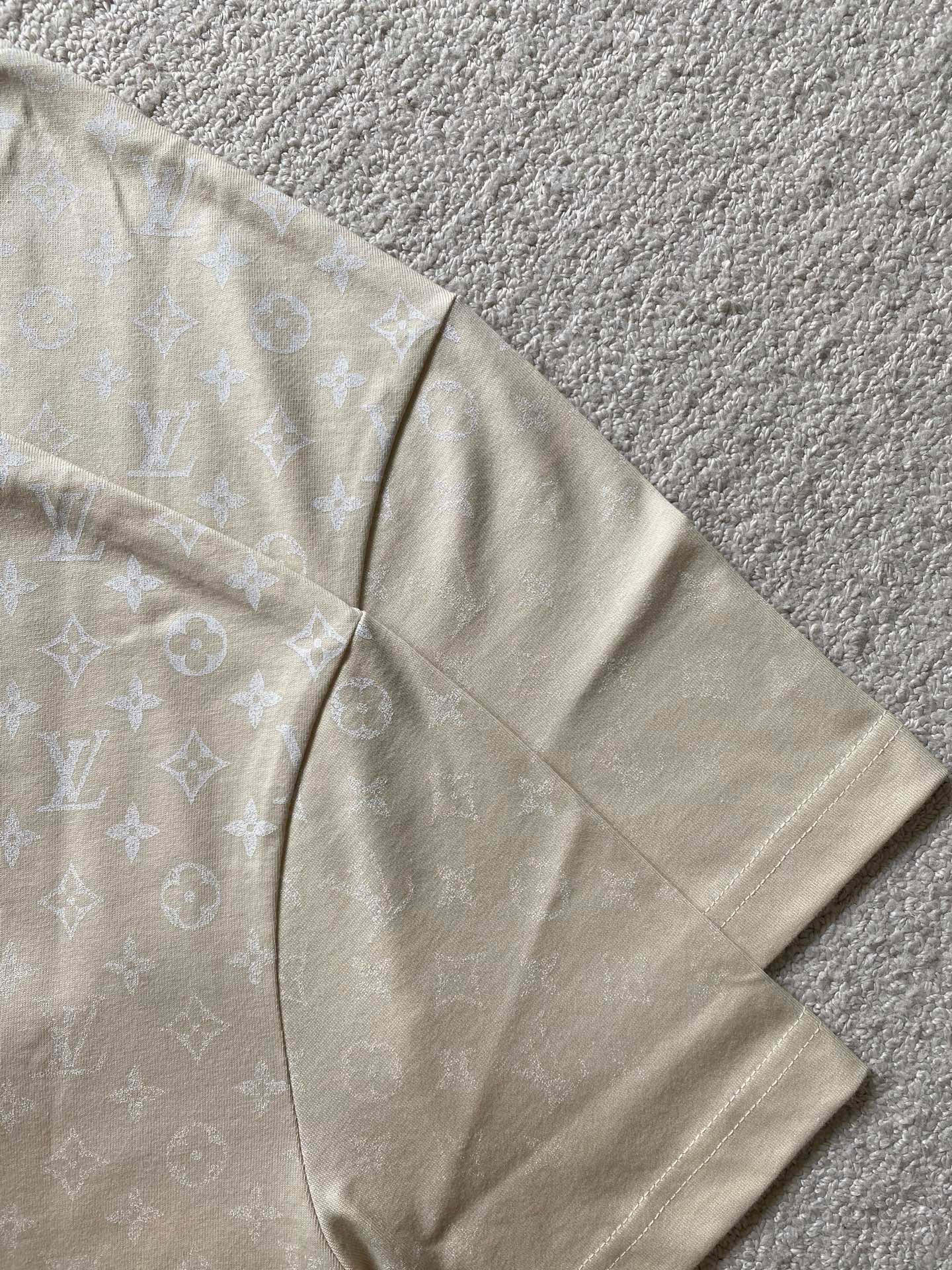 Louis Vuitton  短袖服装,包 8