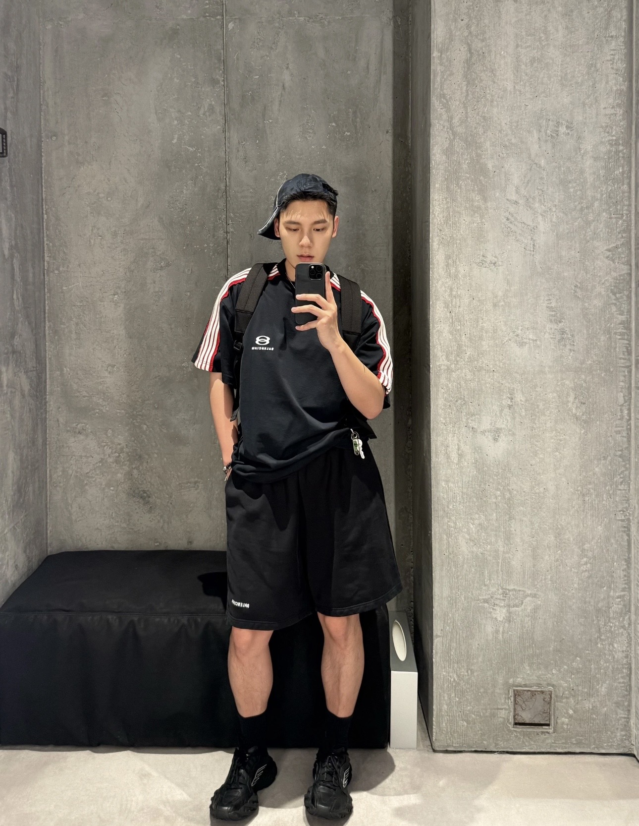 Balenciaga  短袖针织衫服装 3