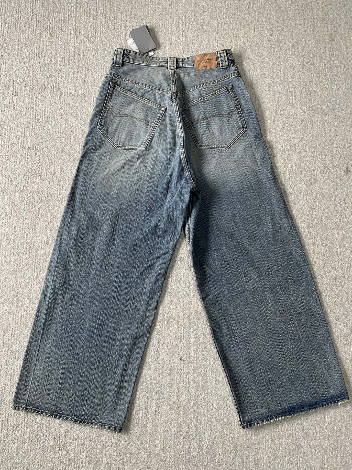 Balenciaga  牛仔长裤服装 9