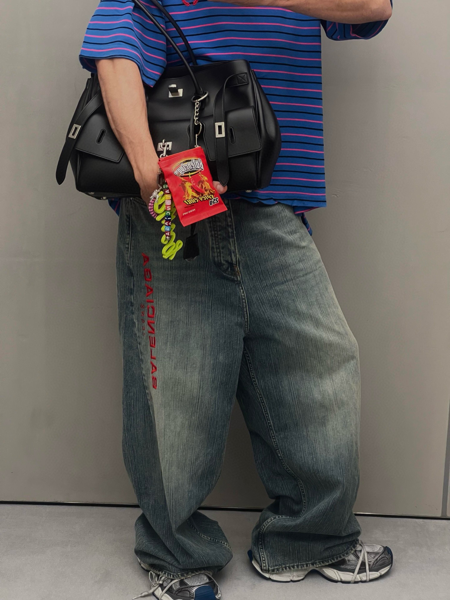 Balenciaga  牛仔长裤服装 4