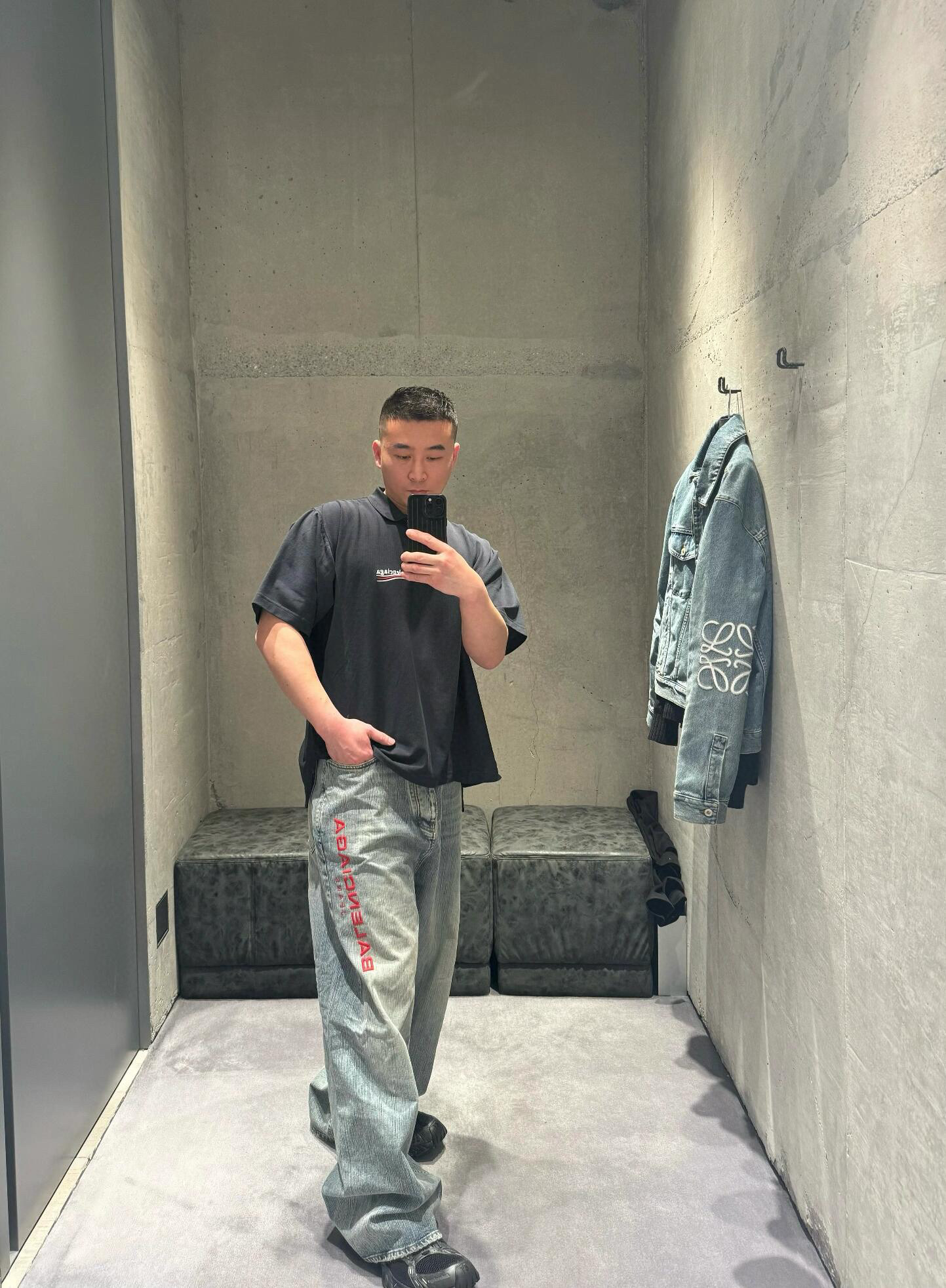 Balenciaga  牛仔长裤服装 3