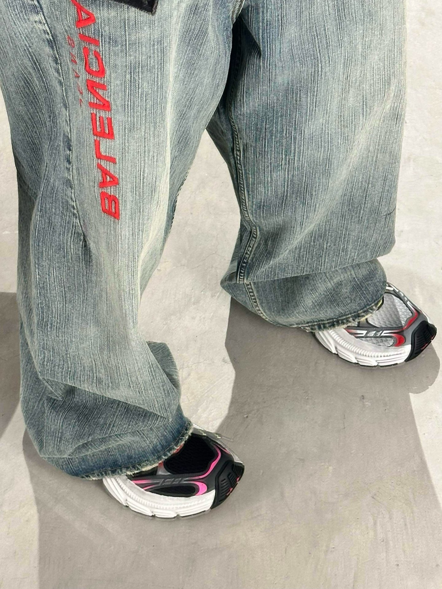 Balenciaga  牛仔长裤服装 7