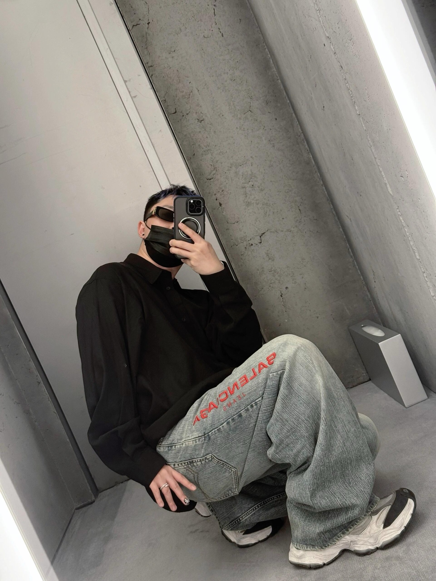 Balenciaga  牛仔长裤服装 8
