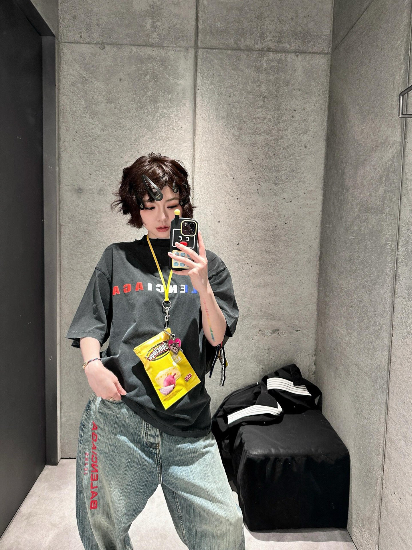 Balenciaga  牛仔长裤服装 9