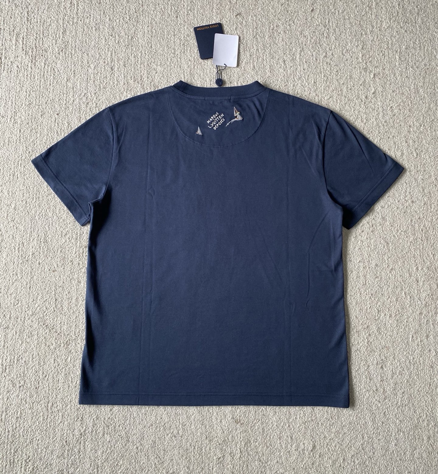 Louis Vuitton  短袖服装,包 2