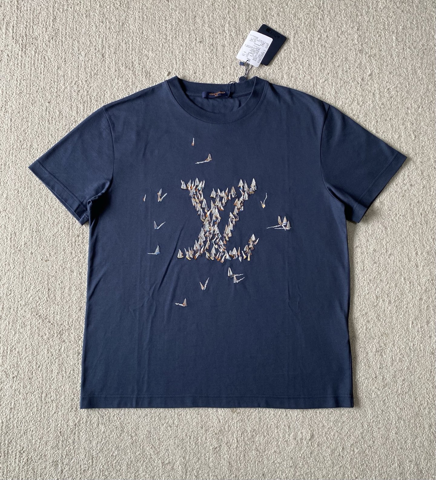 Louis*V...⛵原版级⛵帆船刺绣圆领短袖
⚠原¥11,100购买；纯...