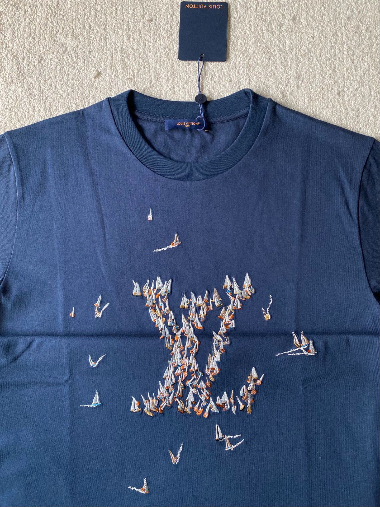 Louis Vuitton  短袖服装,包 3