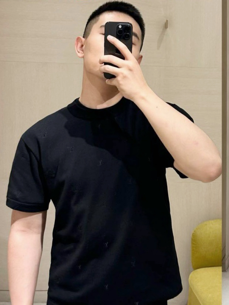 Louis Vuitton  短袖服装,包 4