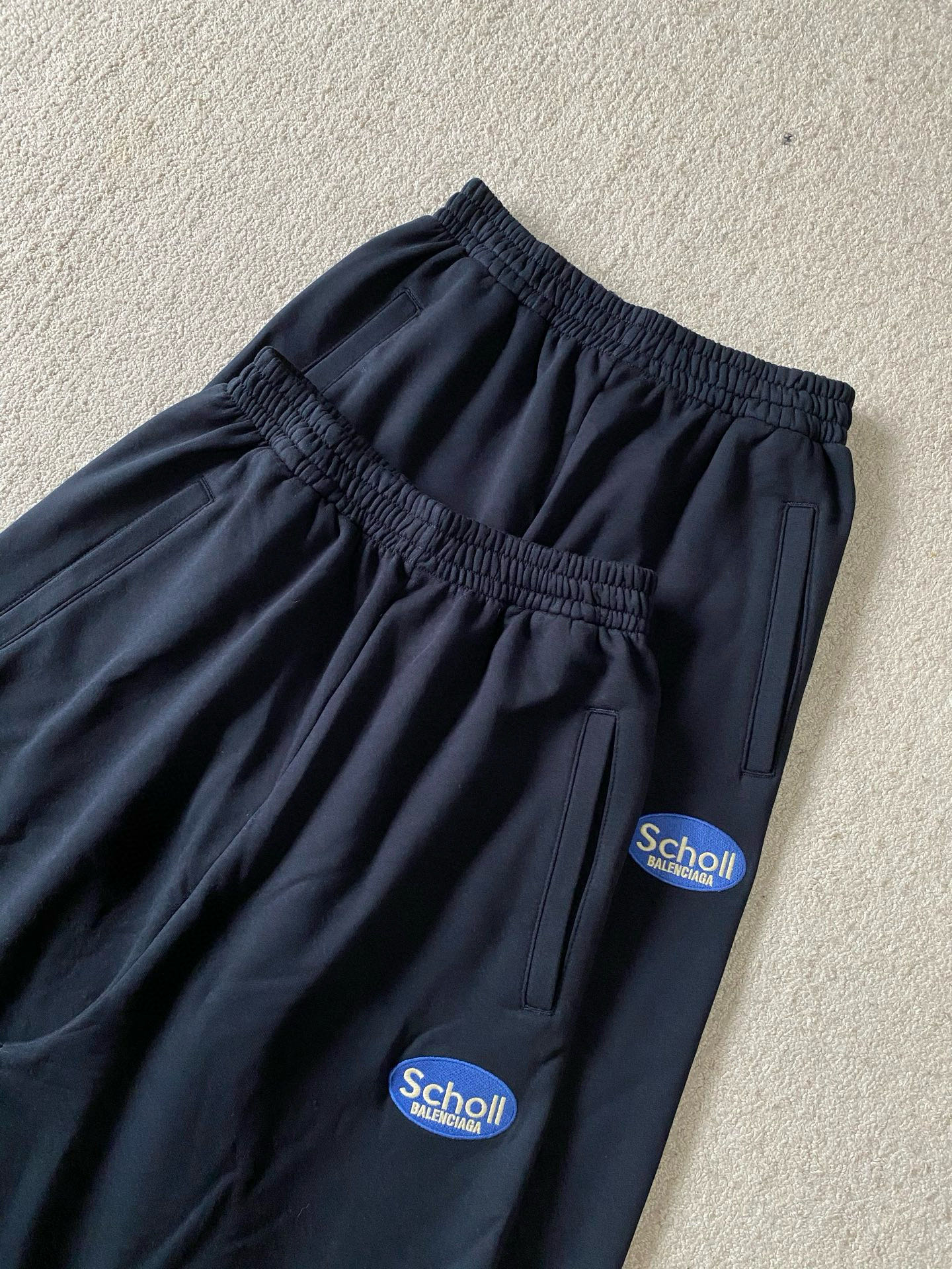 Balenciaga  长裤服装,包 3