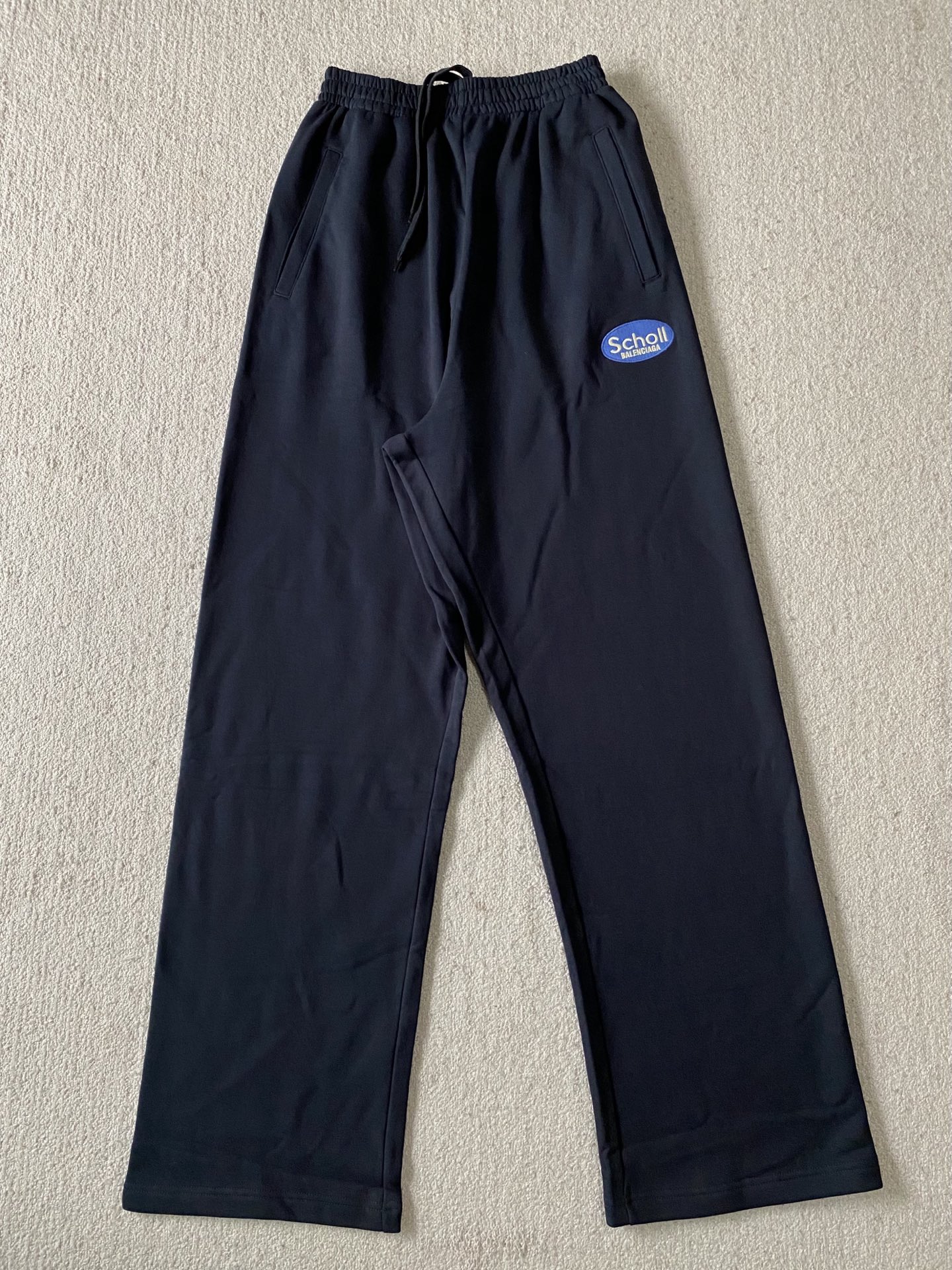 Balenciag*a…🆕原版级🆕爽健刺绣直筒长裤

⚠原¥7,800购买...