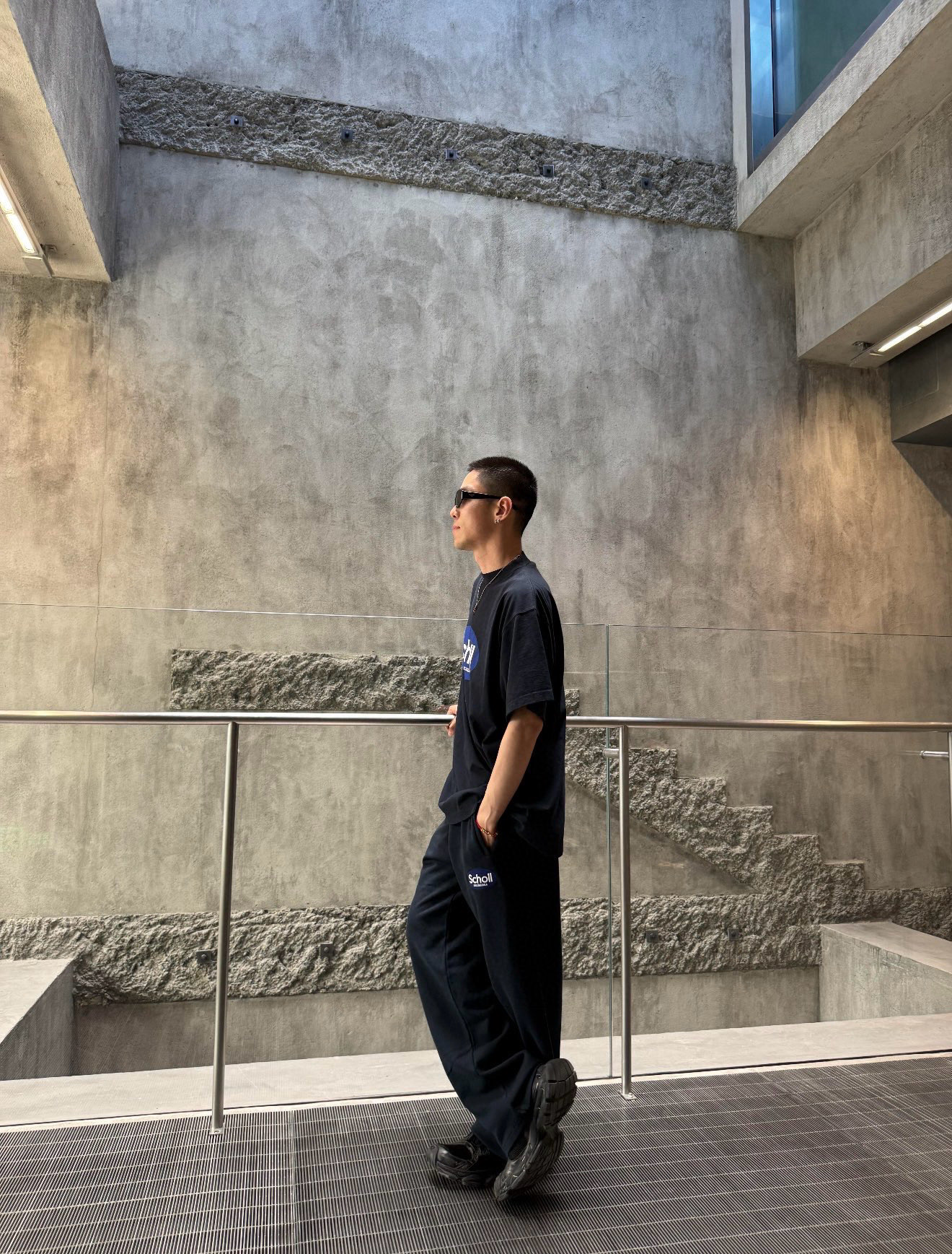 Balenciaga  运动裤服装,包 3