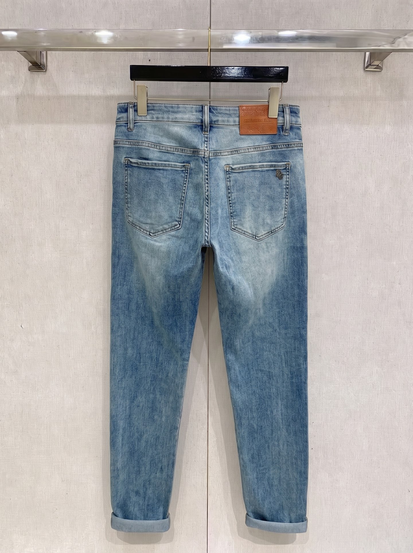 迪奥 2026春夏最新推出男士休闲牛仔裤新品！重工水洗牛仔裤！定制面料和一般牛仔布料比起来，更加柔软舒适