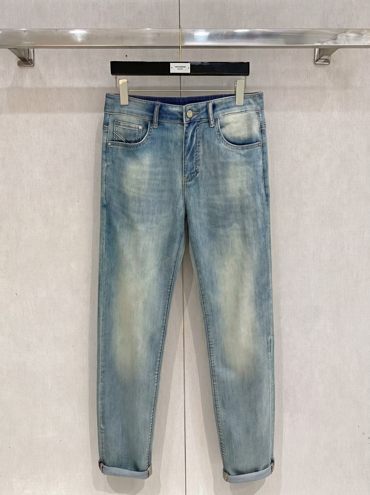 芬迪 2026春夏最新推出男士休闲牛仔裤新品！重工水洗牛仔裤！定制面料和一般牛仔布料比起来，更加柔软舒适