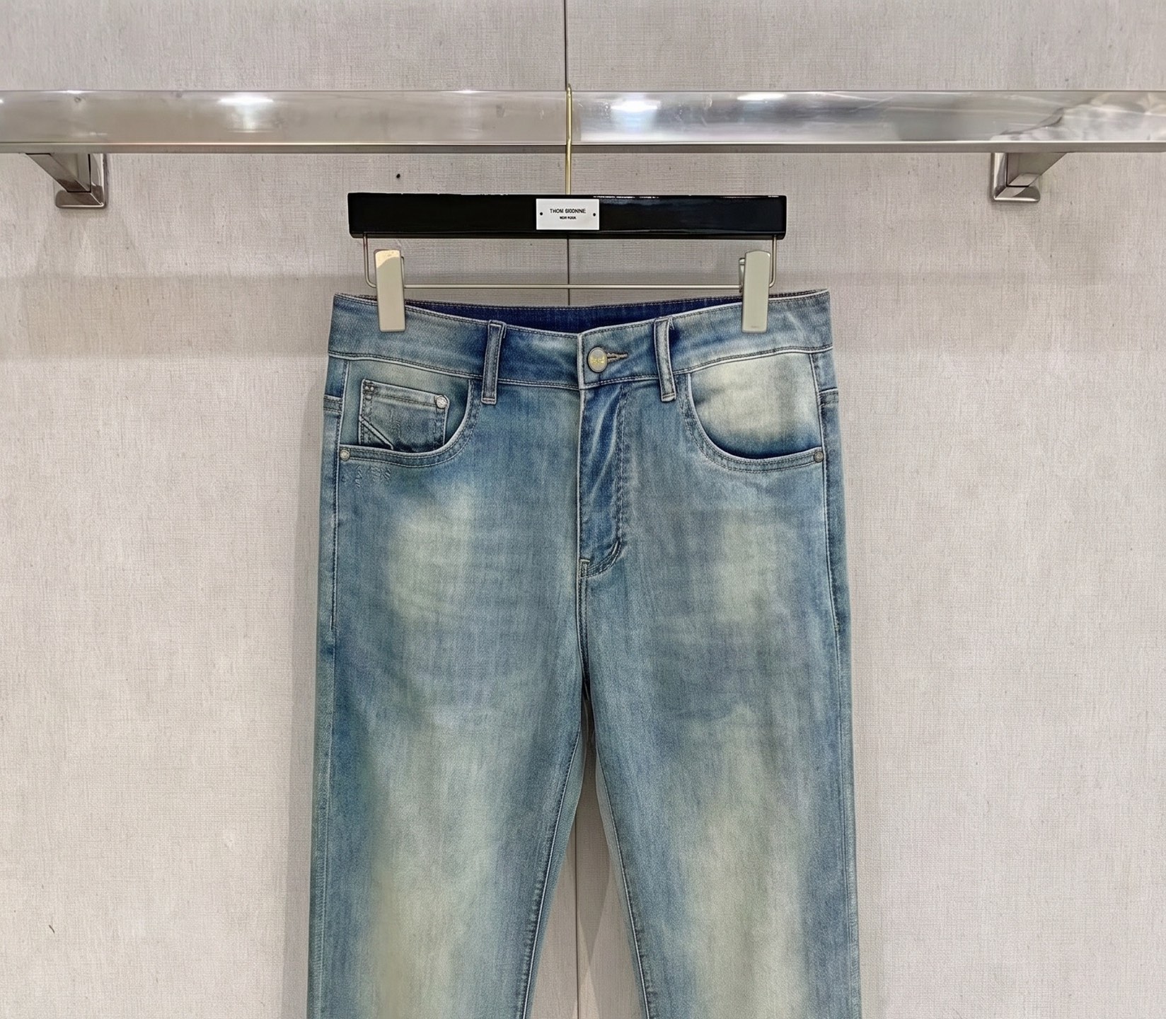 芬迪 2026春夏最新推出男士休闲牛仔裤新品！重工水洗牛仔裤！定制面料和一般牛仔布料比起来，更加柔软舒适
