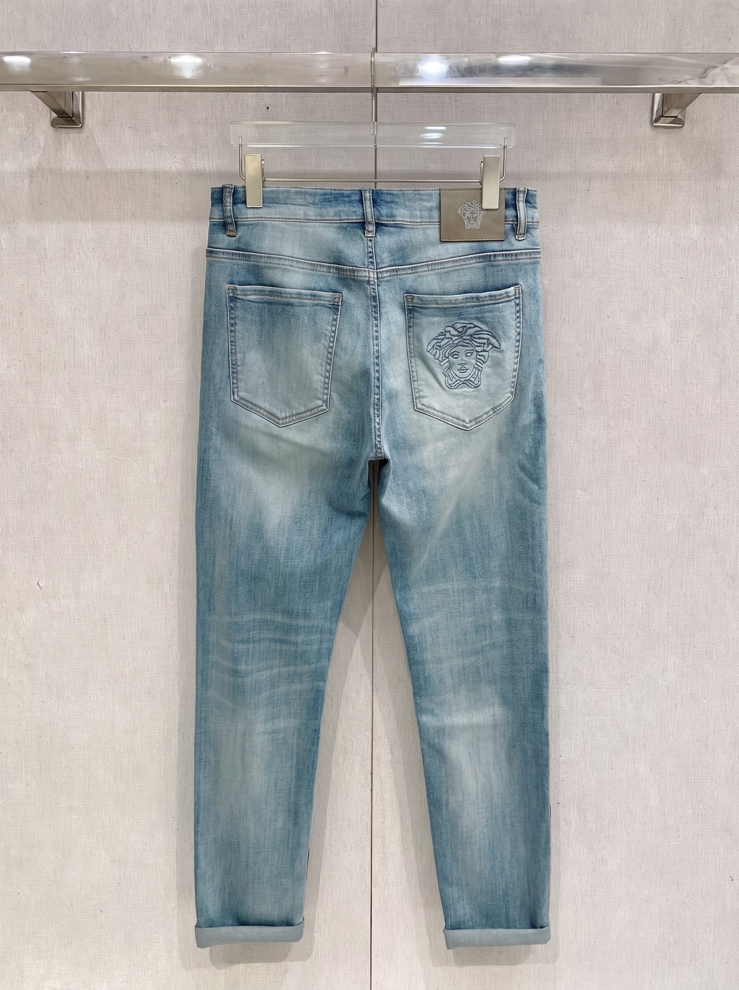范思哲 2026春夏最新推出男士休闲牛仔裤新品！重工水洗牛仔裤！定制面料和一般牛仔布料比起来，更加柔软舒