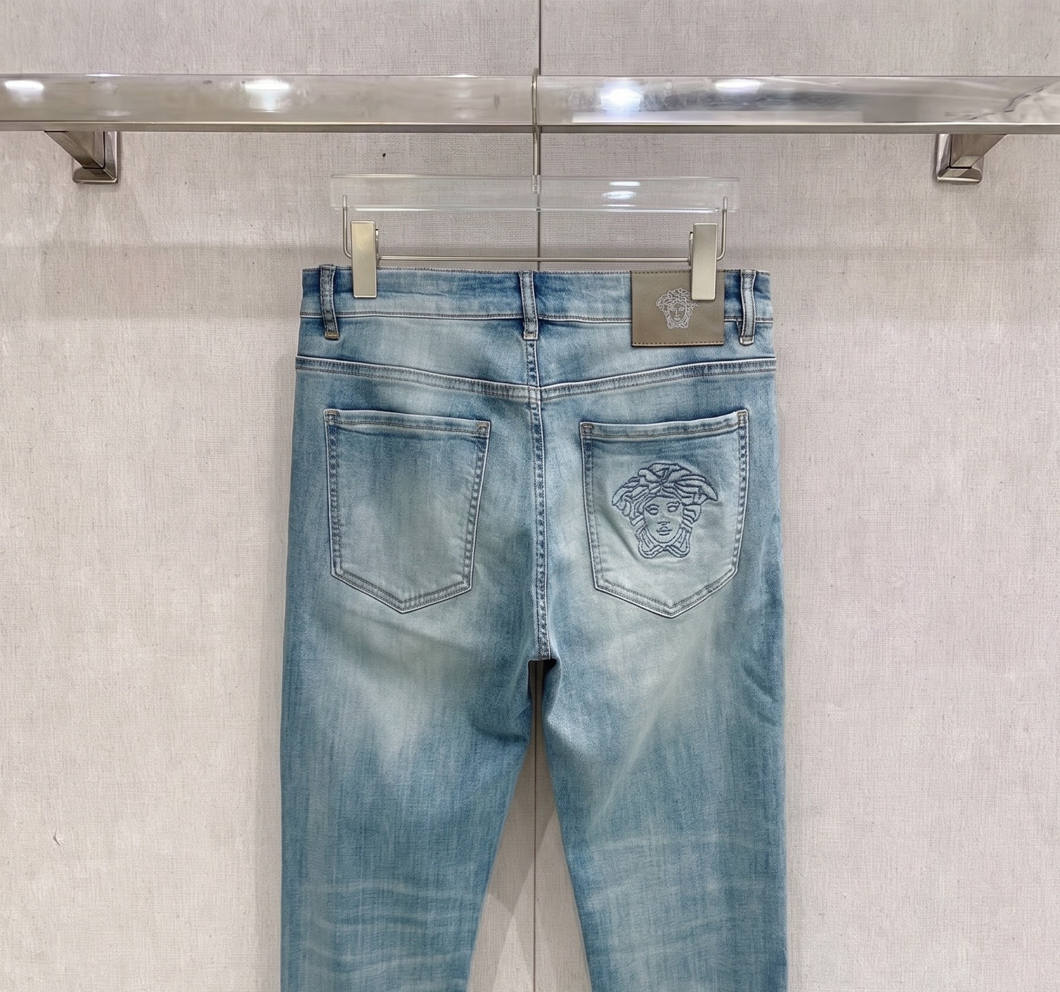 范思哲 2026春夏最新推出男士休闲牛仔裤新品！重工水洗牛仔裤！定制面料和一般牛仔布料比起来，更加柔软舒
