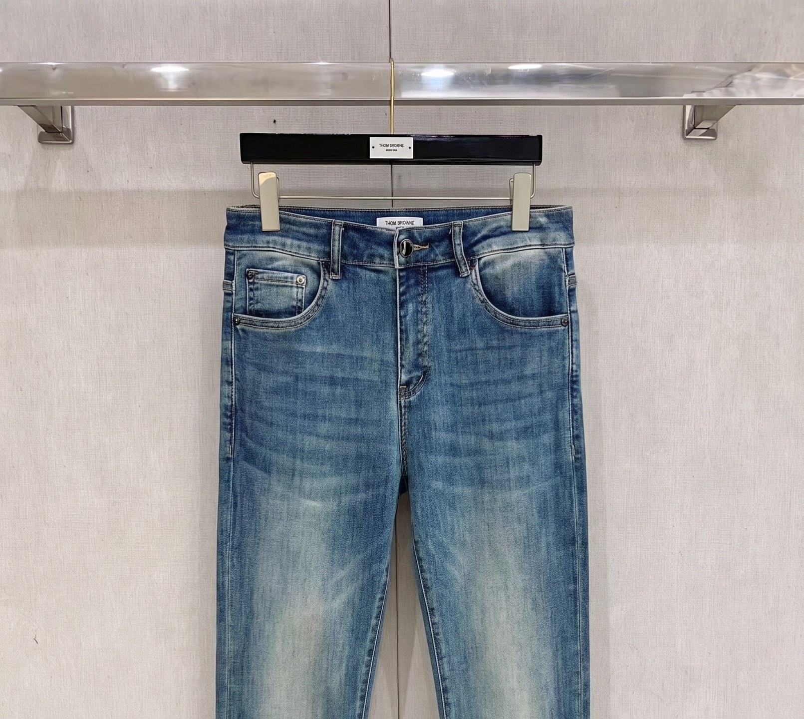 华伦天奴 2026春夏最新推出男士休闲牛仔裤新品！重工水洗牛仔裤！定制面料和一般牛仔布料比起来，更加柔软