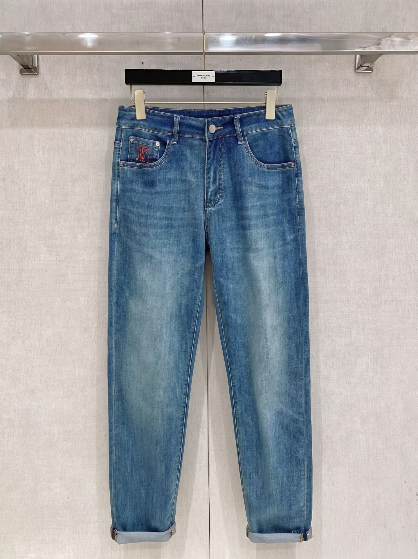 爱马仕 2026春夏最新推出男士休闲牛仔裤新品！重工水洗牛仔裤！定制面料和一般牛仔布料比起来，更加柔软舒