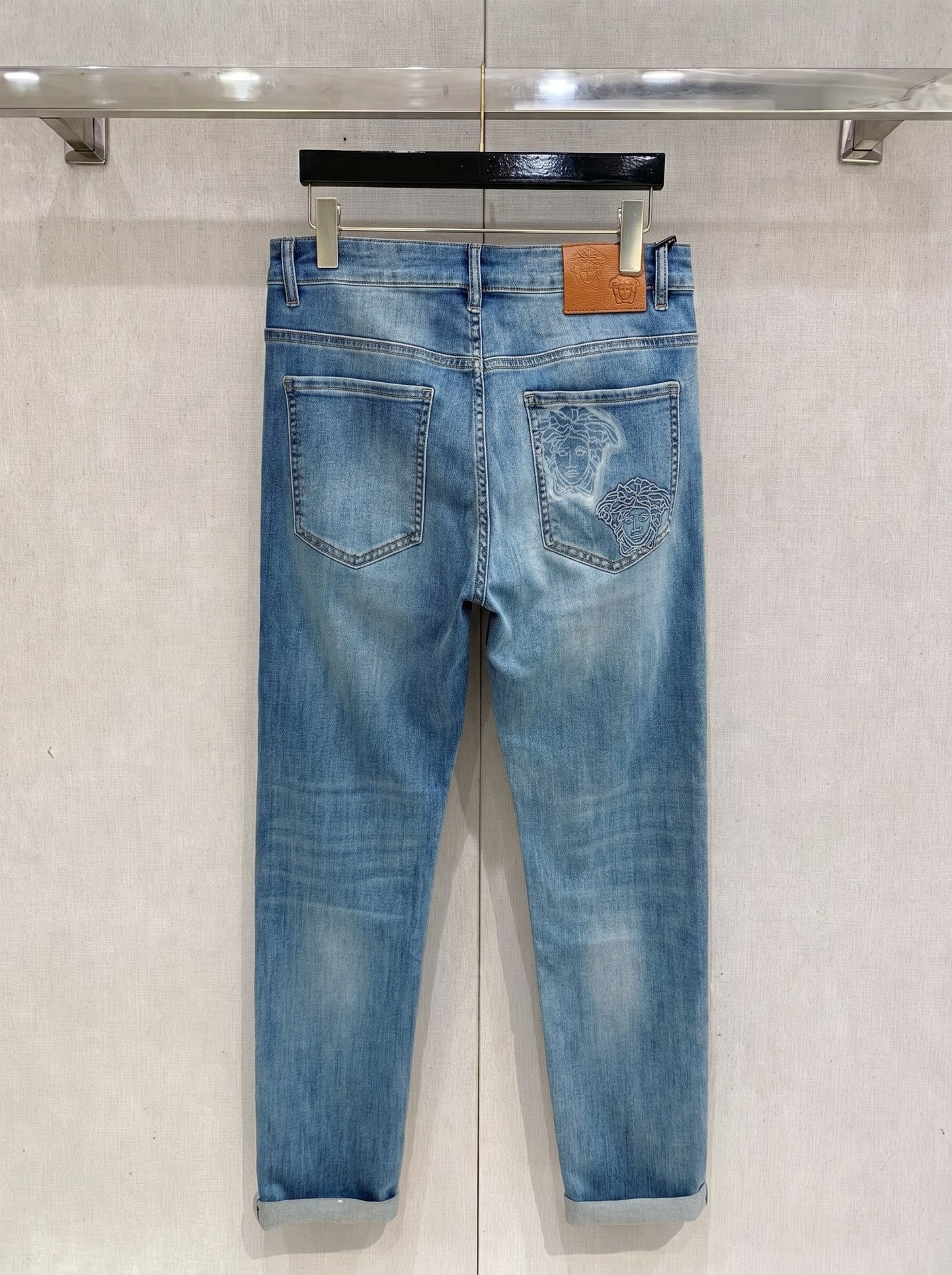 范思哲 2026春夏最新推出男士休闲牛仔裤新品！重工水洗牛仔裤！定制面料和一般牛仔布料比起来，更加柔软舒