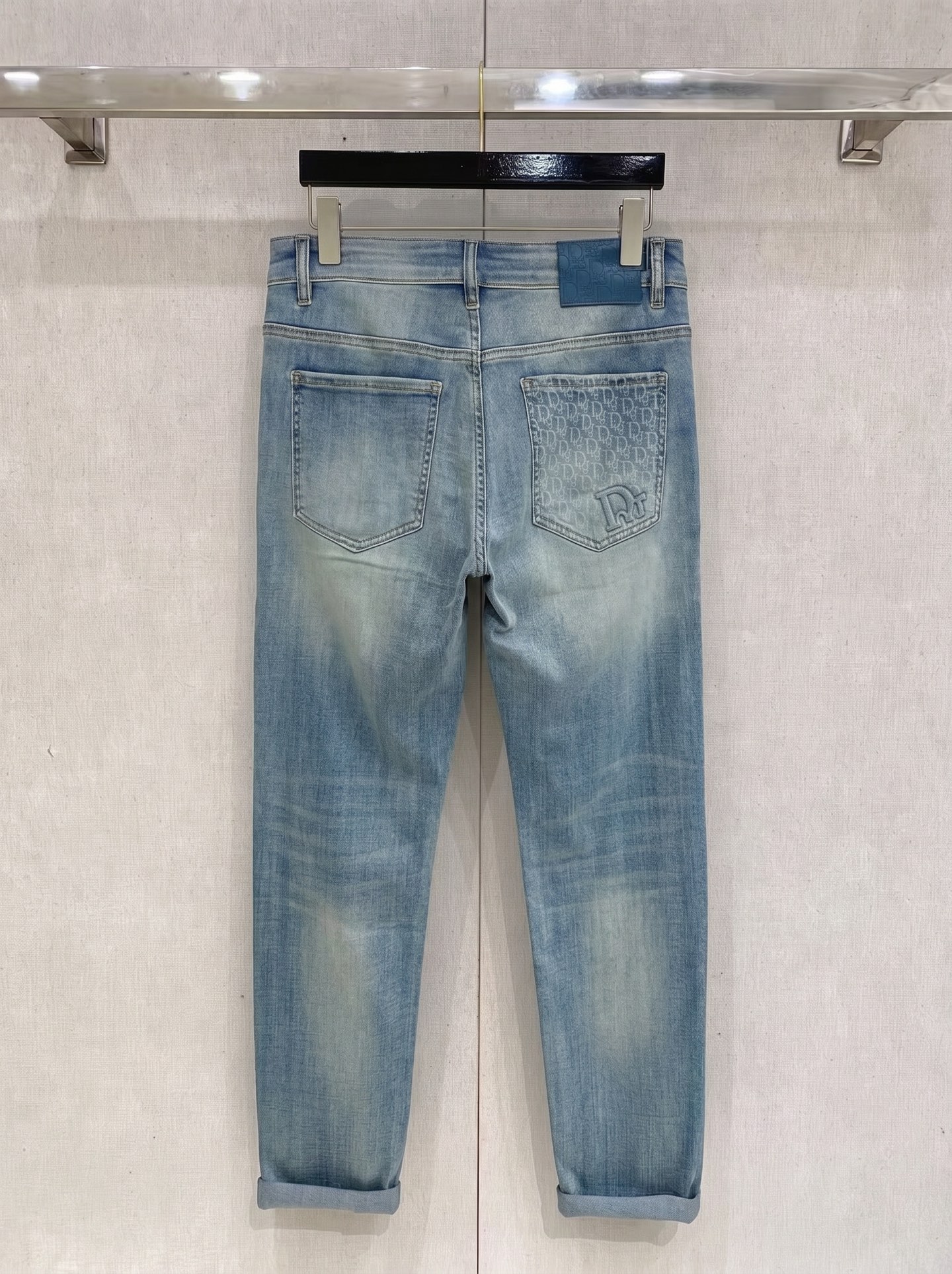 迪奥 2026春夏最新推出男士休闲牛仔裤新品！重工水洗牛仔裤！定制面料和一般牛仔布料比起来，更加柔软舒适