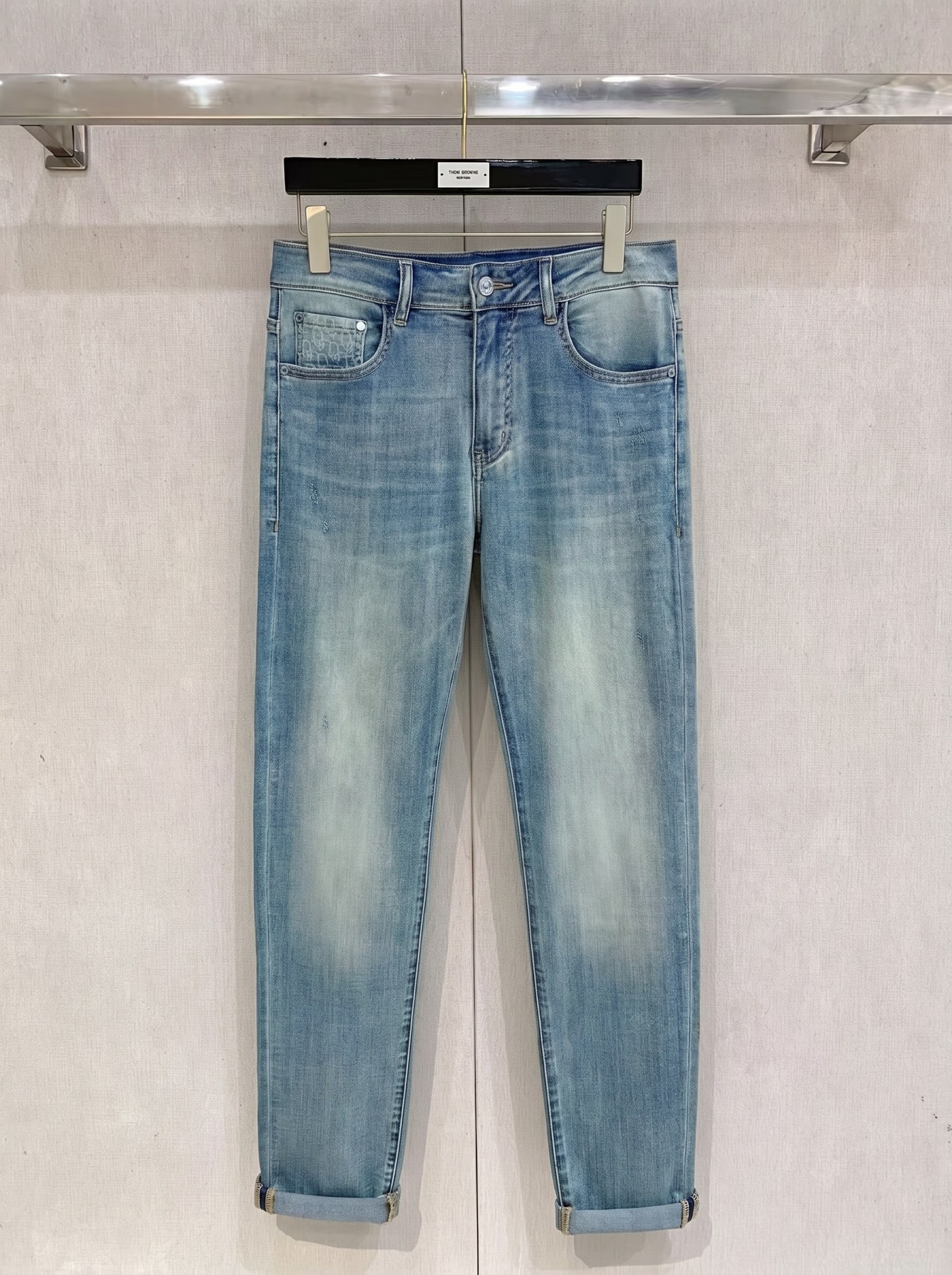 迪奥 2026春夏最新推出男士休闲牛仔裤新品！重工水洗牛仔裤！定制面料和一般牛仔布料比起来，更加柔软舒适