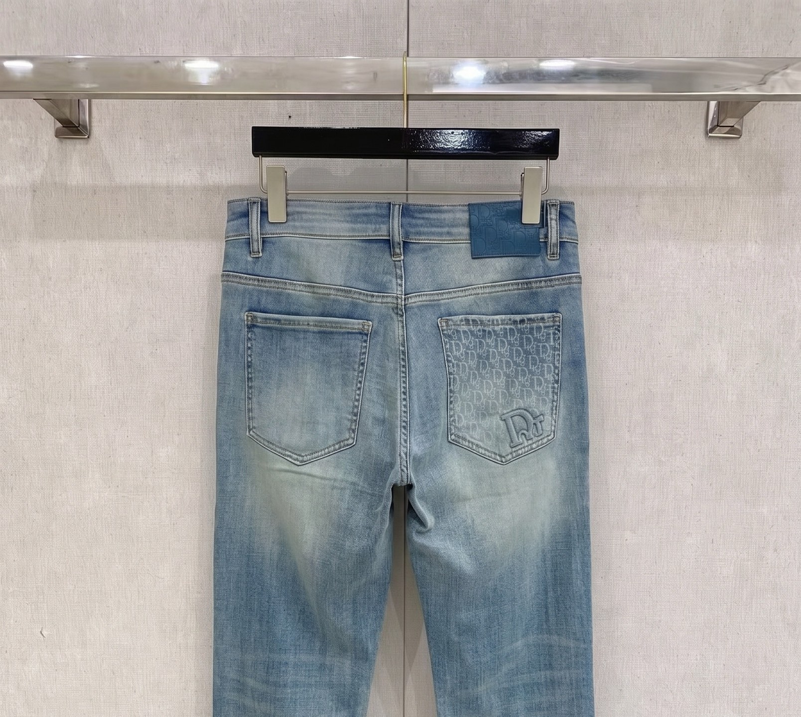 迪奥 2026春夏最新推出男士休闲牛仔裤新品！重工水洗牛仔裤！定制面料和一般牛仔布料比起来，更加柔软舒适