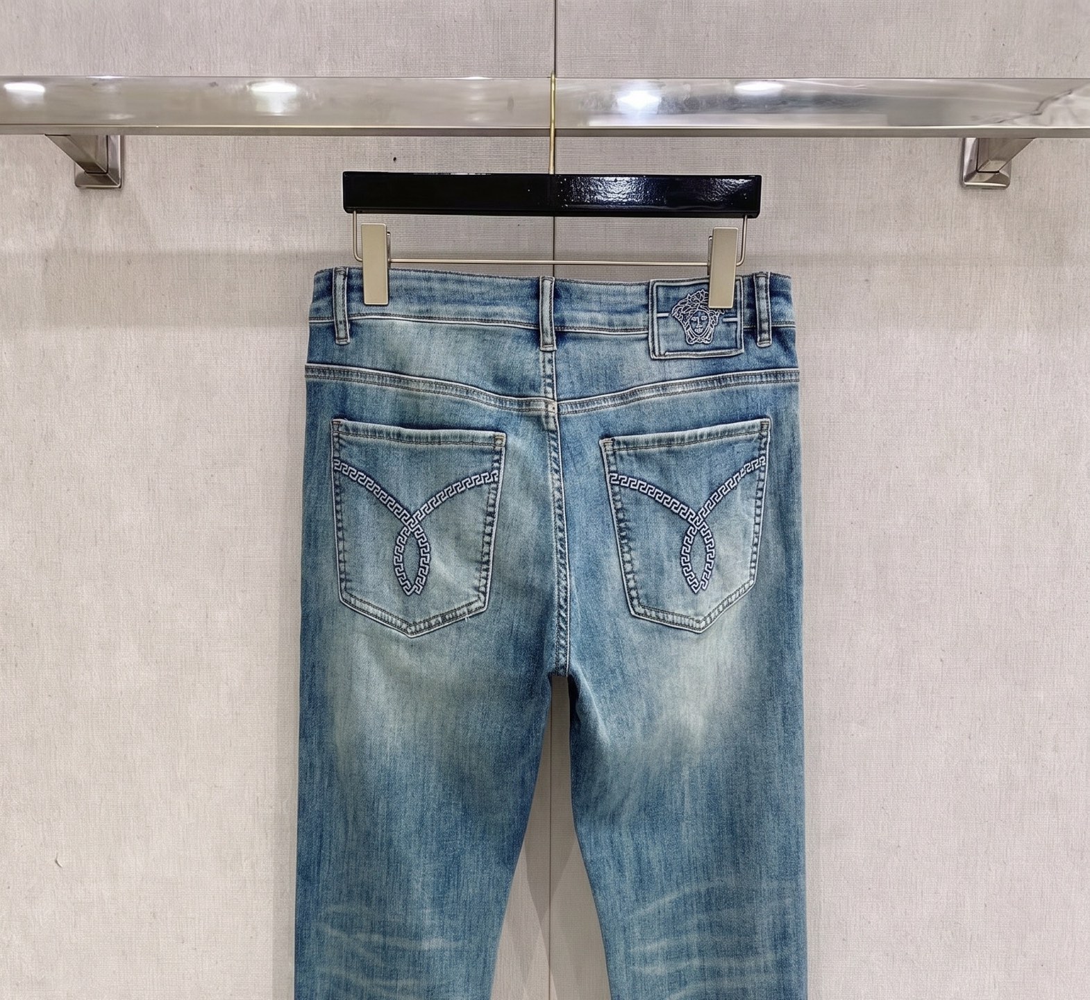 范思哲 2026春夏最新推出男士休闲牛仔裤新品！重工水洗牛仔裤！定制面料和一般牛仔布料比起来，更加柔软舒