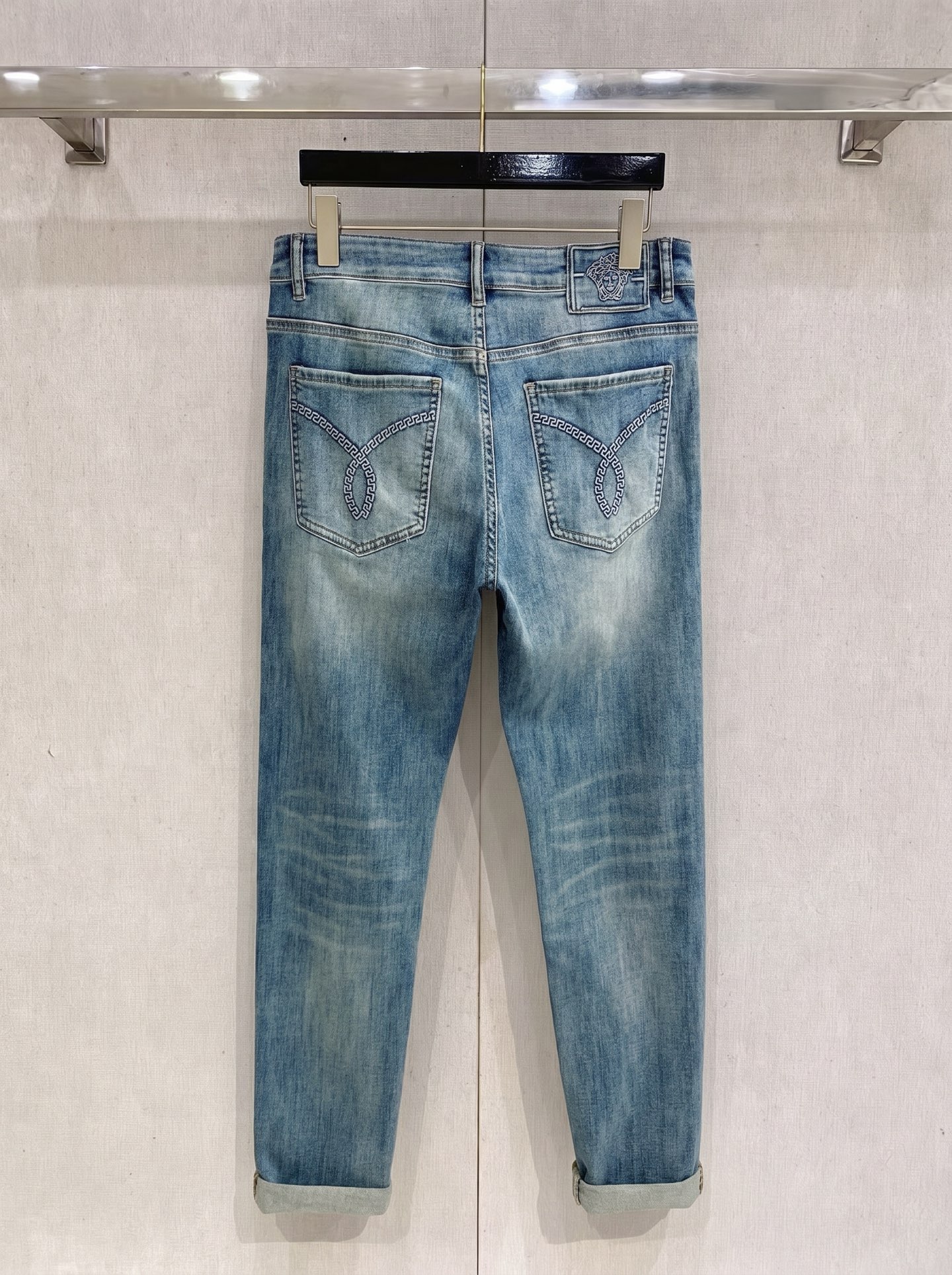 范思哲 2026春夏最新推出男士休闲牛仔裤新品！重工水洗牛仔裤！定制面料和一般牛仔布料比起来，更加柔软舒