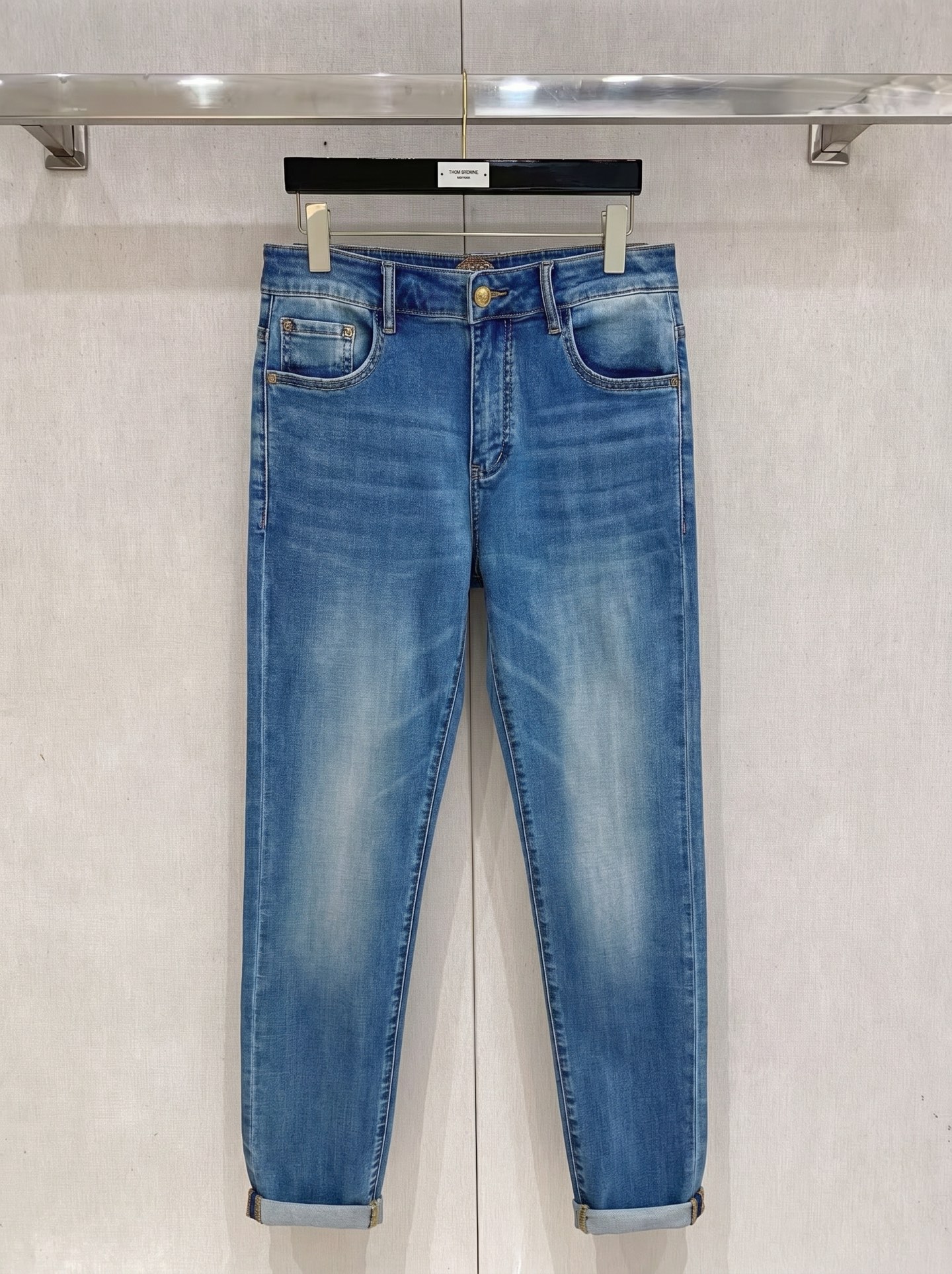 范思哲 2026春夏最新推出男士休闲牛仔裤新品！重工水洗牛仔裤！定制面料和一般牛仔布料比起来，更加柔软舒