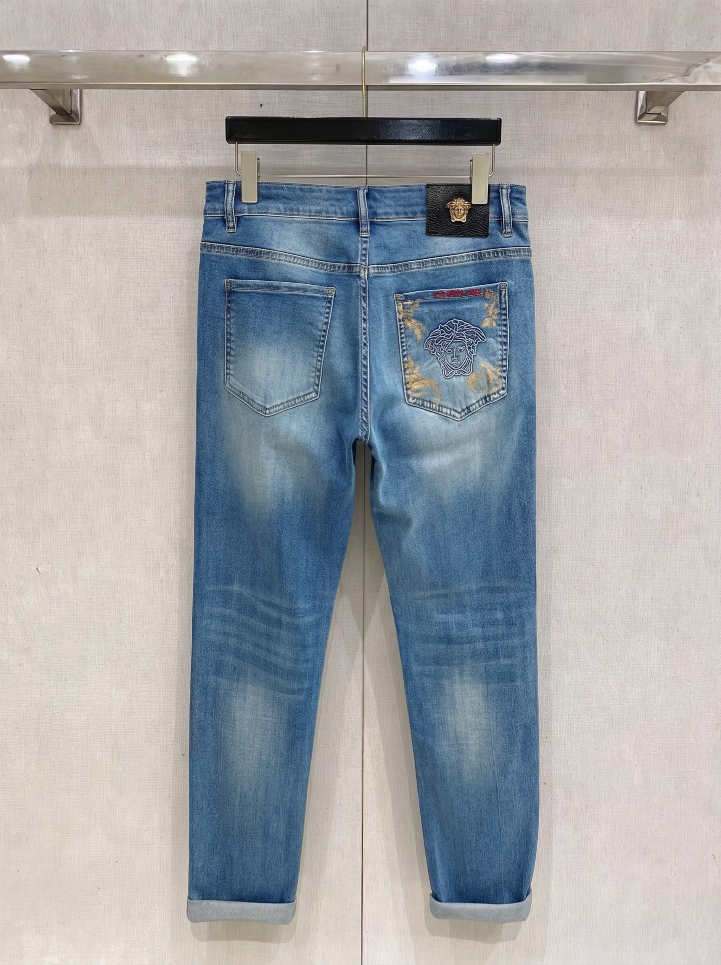 范思哲 2026春夏最新推出男士休闲牛仔裤新品！重工水洗牛仔裤！定制面料和一般牛仔布料比起来，更加柔软舒