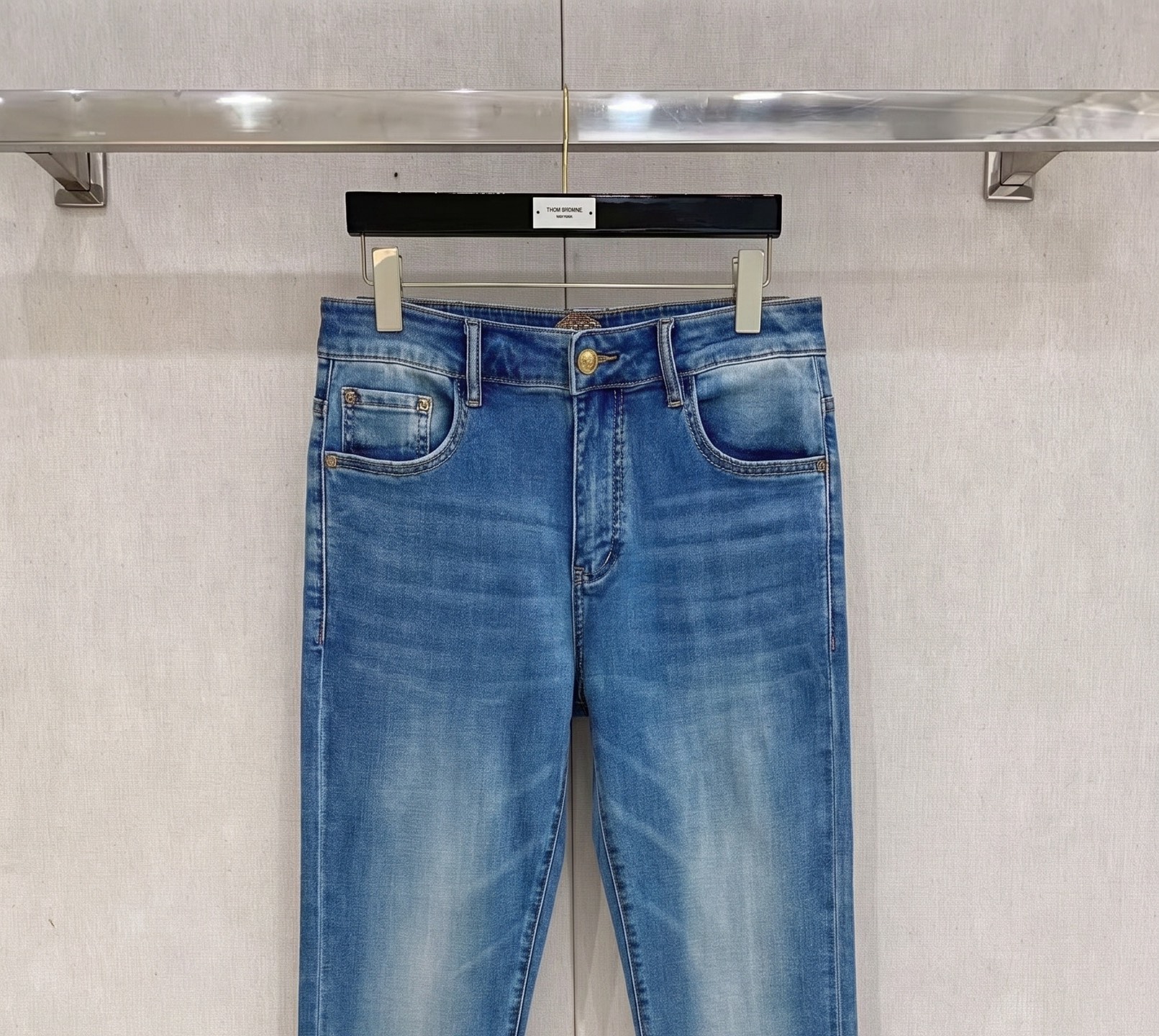 范思哲 2026春夏最新推出男士休闲牛仔裤新品！重工水洗牛仔裤！定制面料和一般牛仔布料比起来，更加柔软舒