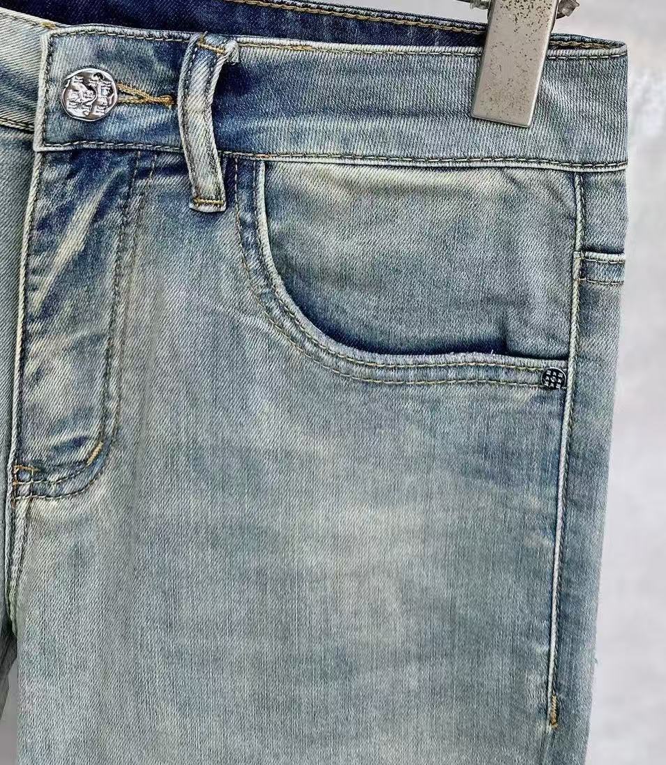 LV 2026春夏最新推出男士休闲牛仔裤新品！重工水洗牛仔裤！定制面料和一般牛仔布料比起来，更加柔软舒适