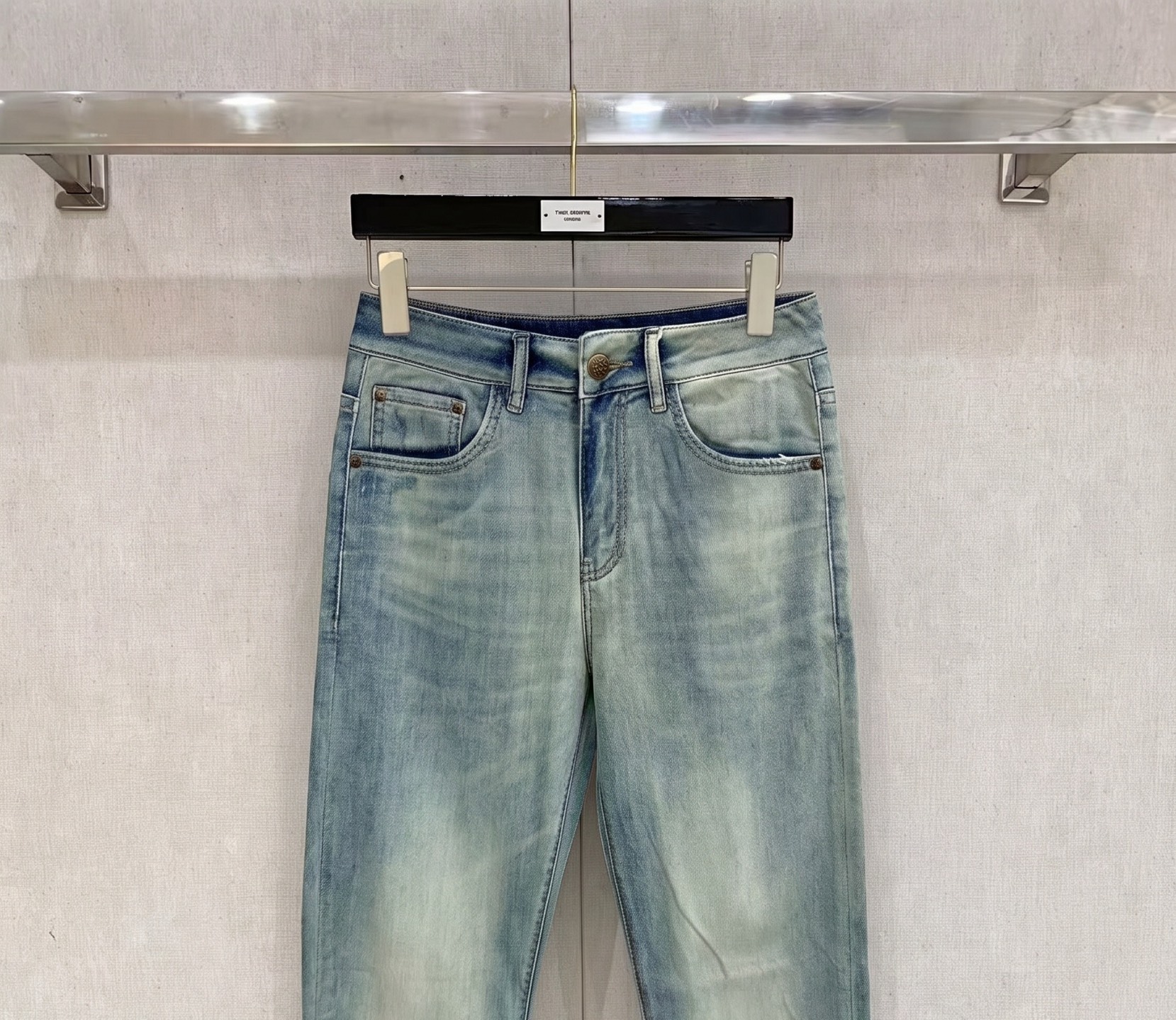 巴宝莉 2026春夏最新推出男士休闲牛仔裤新品！重工水洗牛仔裤！定制面料和一般牛仔布料比起来，更加柔软舒