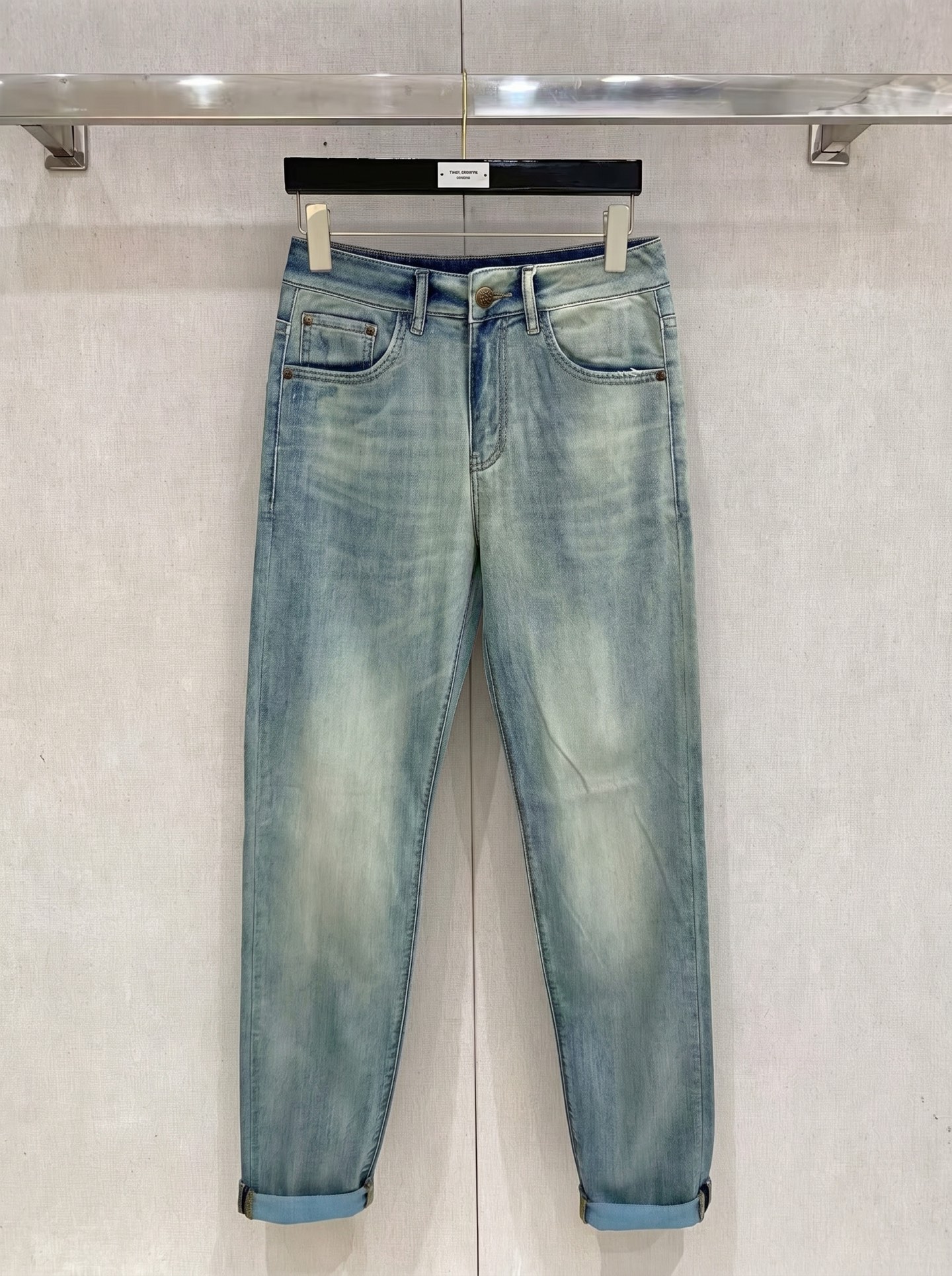 巴宝莉 2026春夏最新推出男士休闲牛仔裤新品！重工水洗牛仔裤！定制面料和一般牛仔布料比起来，更加柔软舒