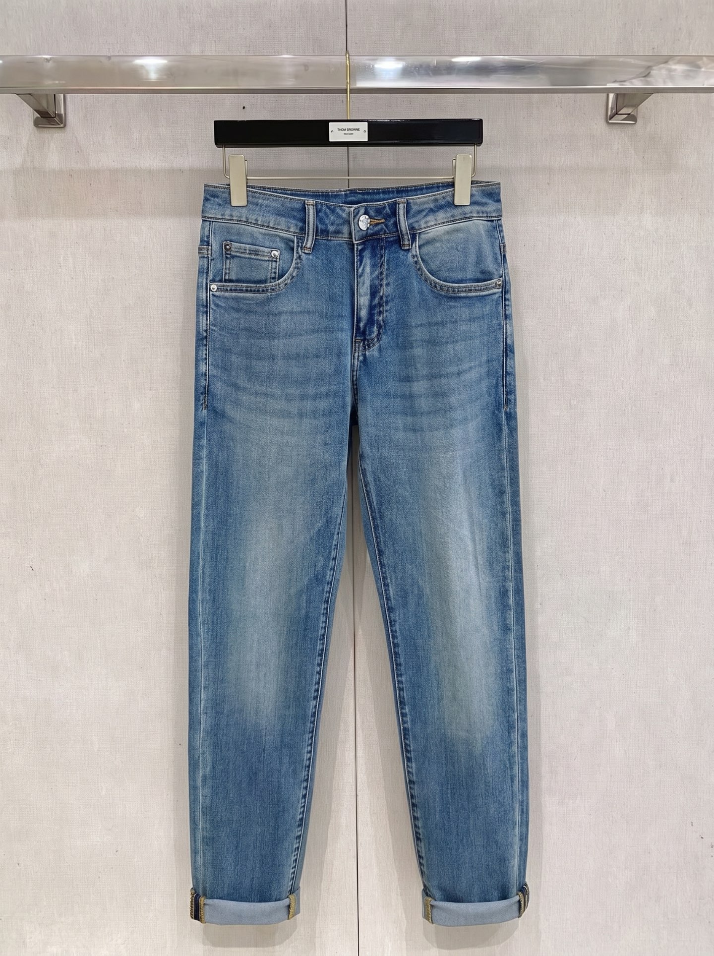 巴黎世家 2026春夏最新推出男士休闲牛仔裤新品！重工水洗牛仔裤！定制面料和一般牛仔布料比起来，更加柔软