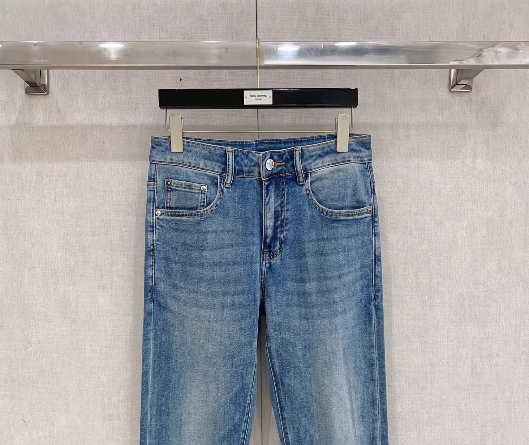 巴黎世家 2026春夏最新推出男士休闲牛仔裤新品！重工水洗牛仔裤！定制面料和一般牛仔布料比起来，更加柔软