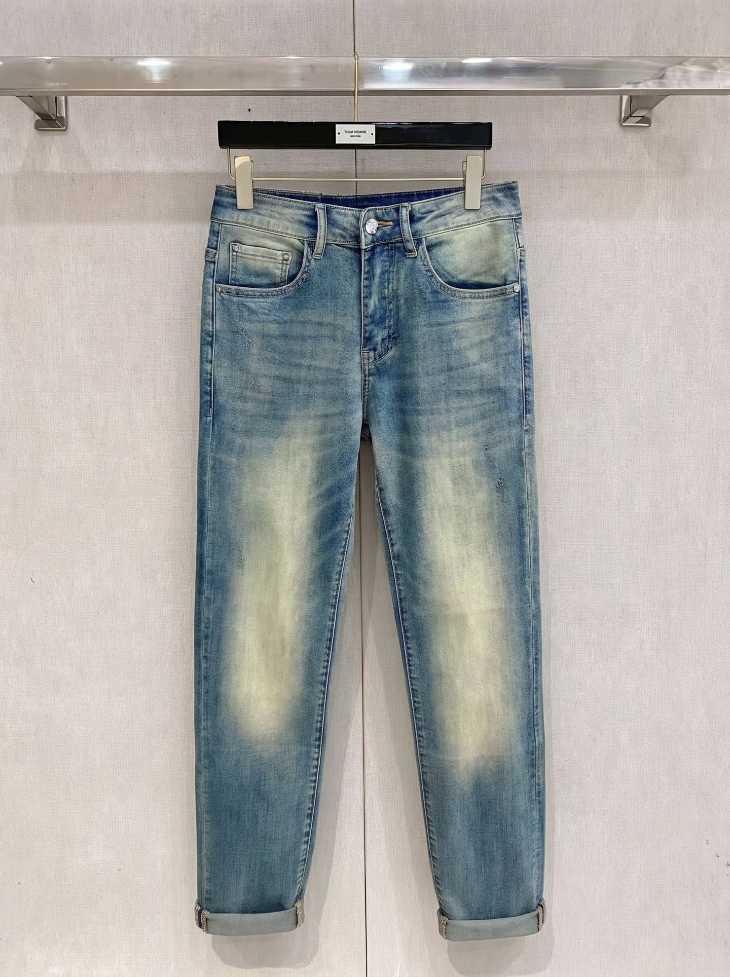 普拉达 2026春夏最新推出男士休闲牛仔裤新品！重工水洗牛仔裤！定制面料和一般牛仔布料比起来，更加柔软舒